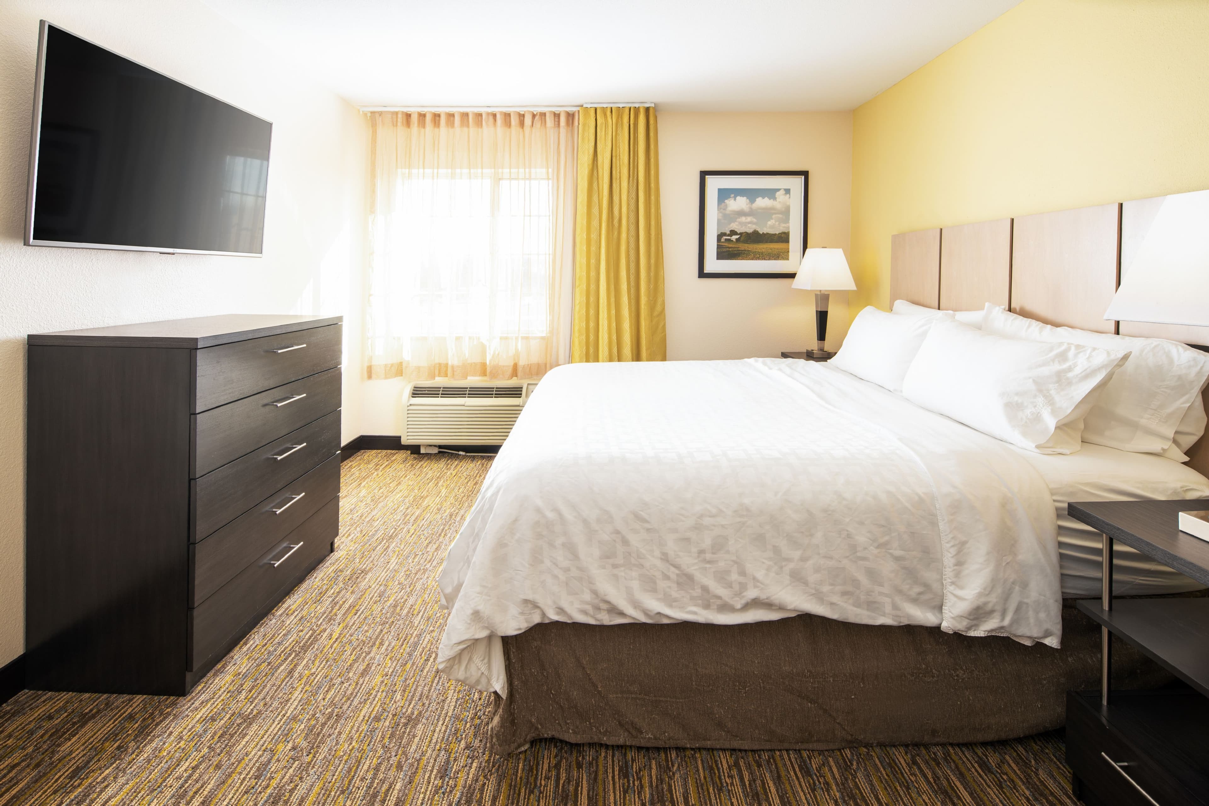 Candlewood Suites Bellevue — 8