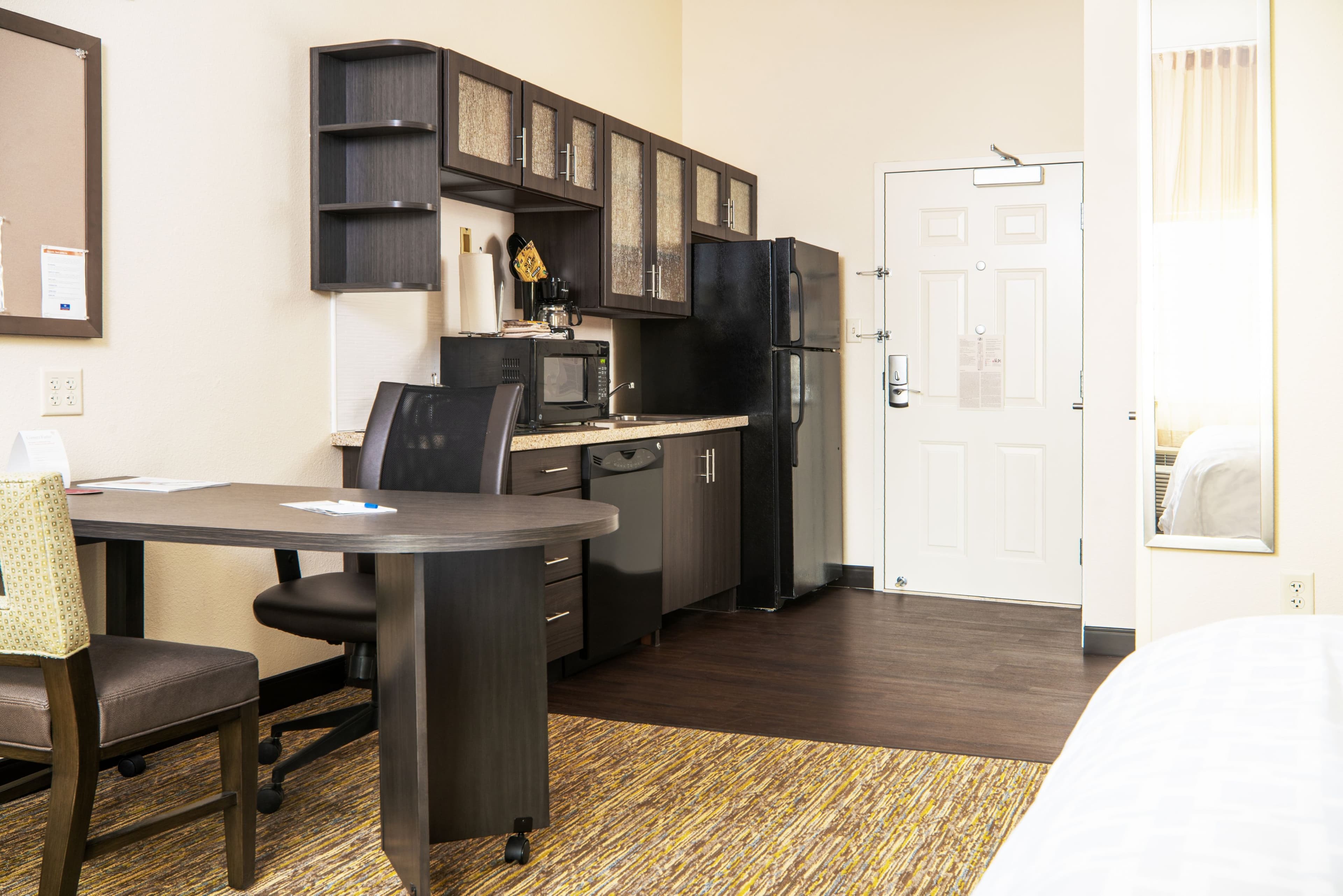 Candlewood Suites Bellevue — 10