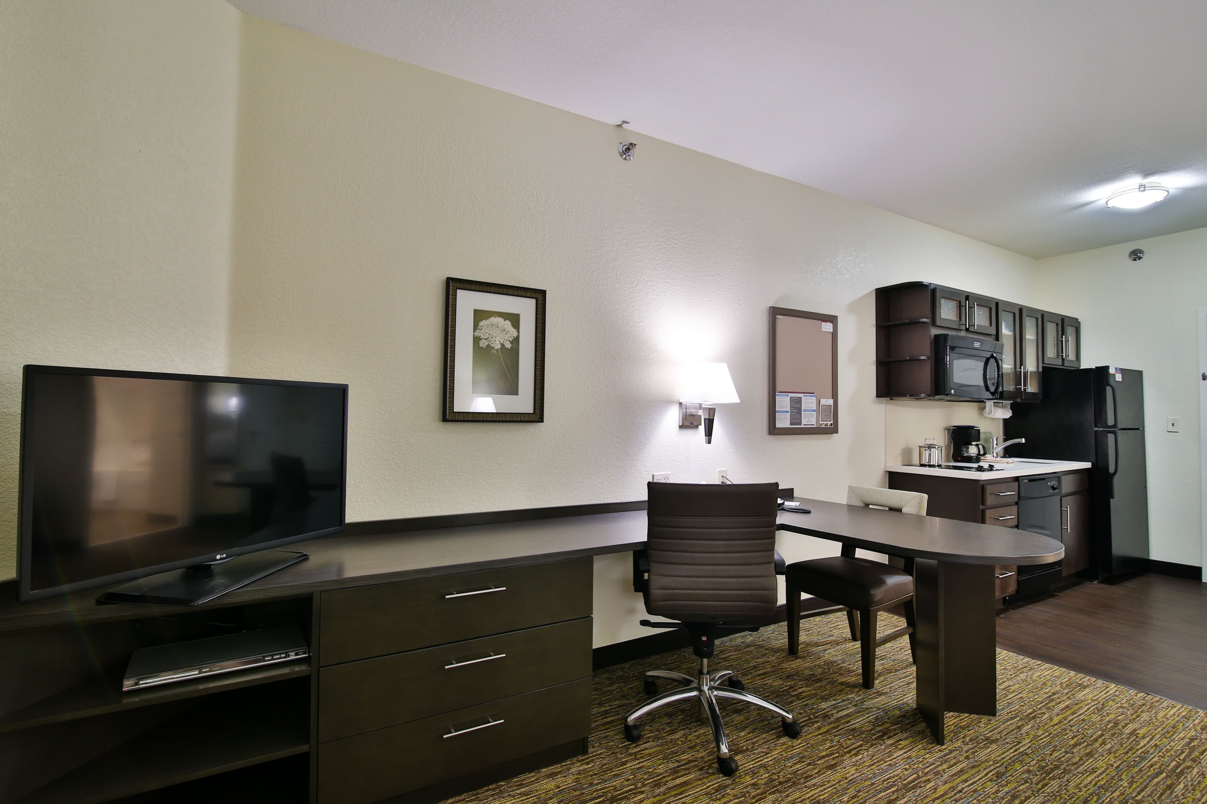 Candlewood Suites Bismarck - Image 5