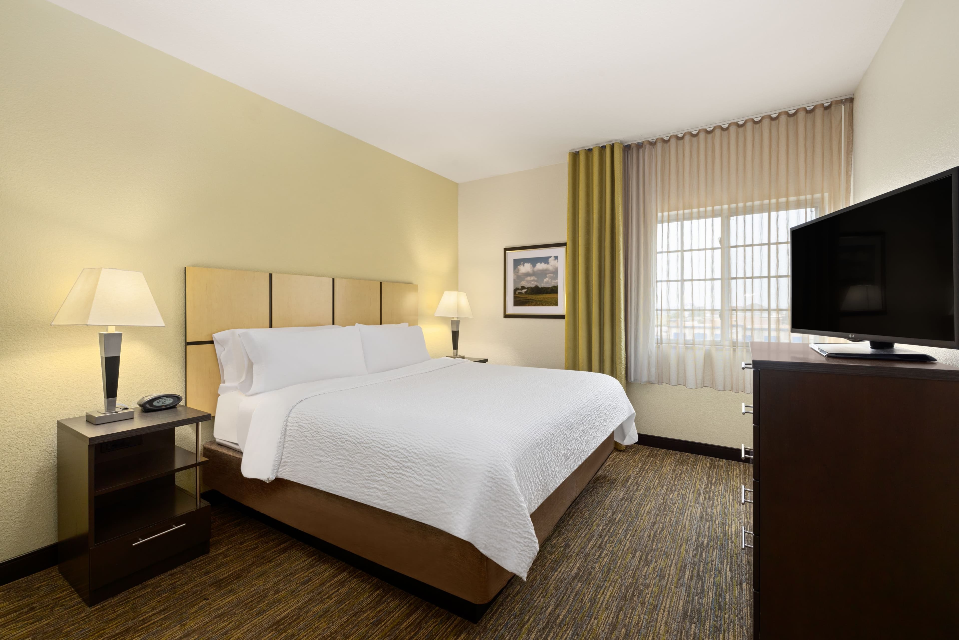 Candlewood Suites Bismarck - Image 4