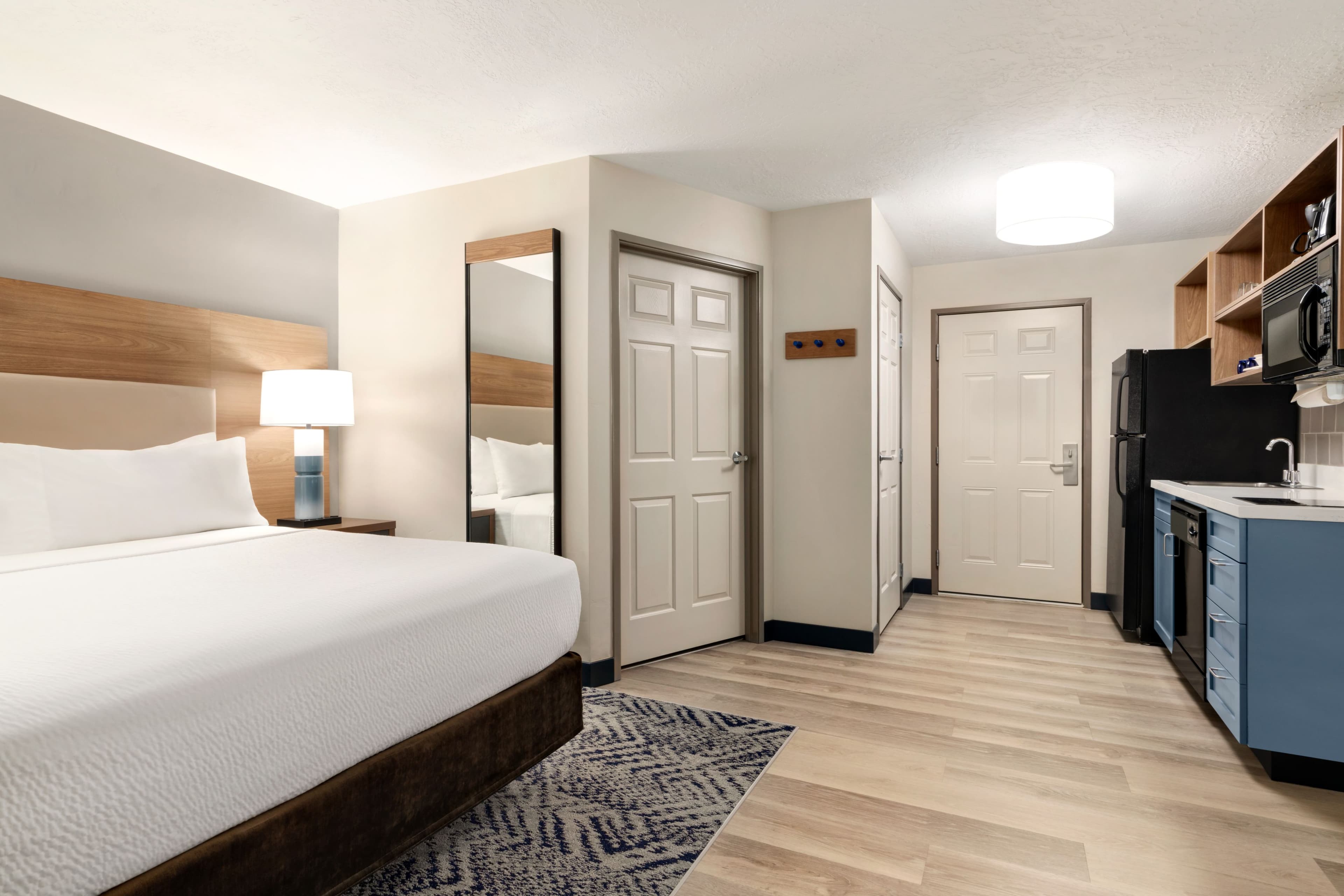 1 Queen Bed Studio Suite - Image 1