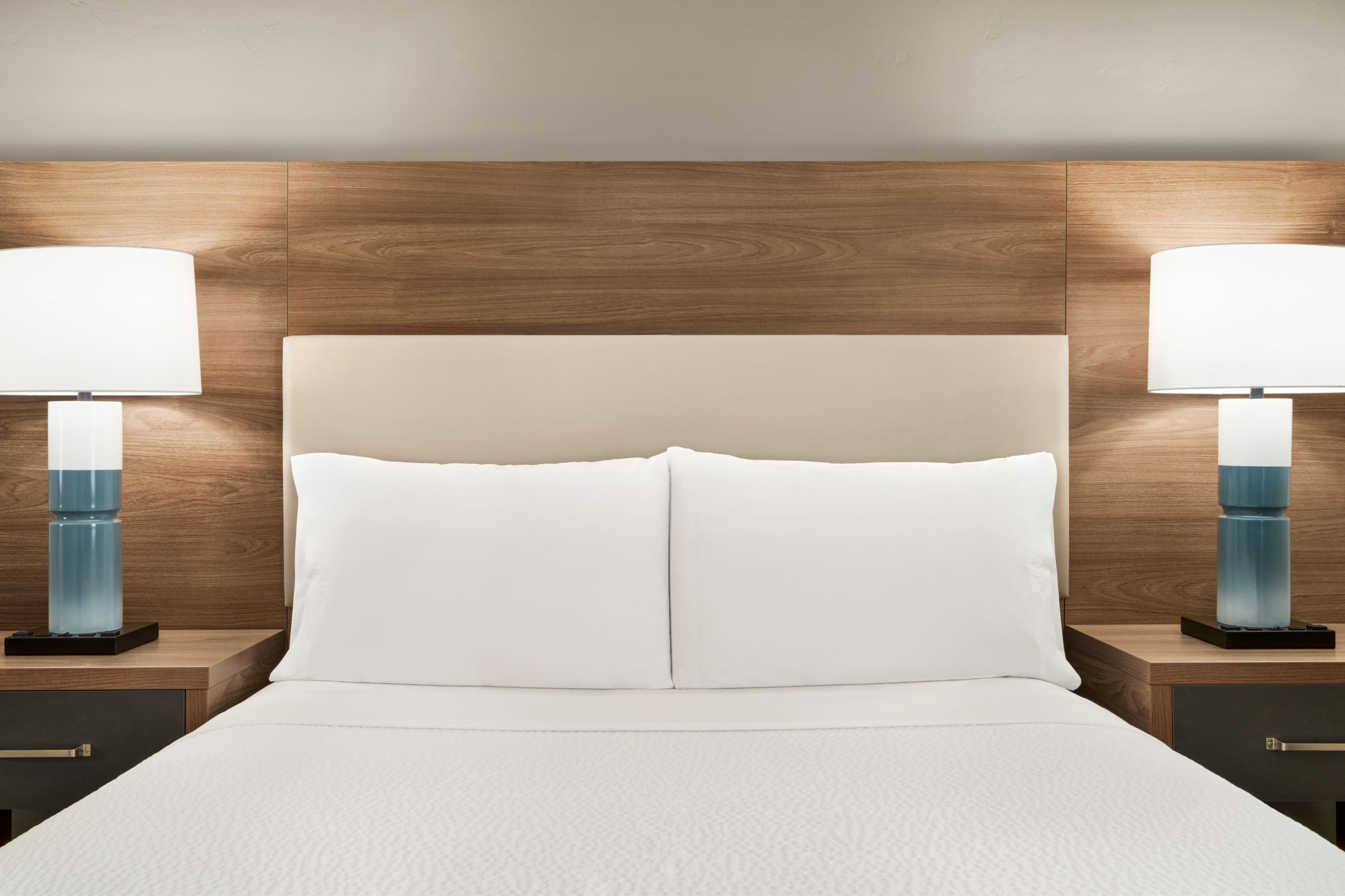 1 Queen Bed Studio Suite - Image 3
