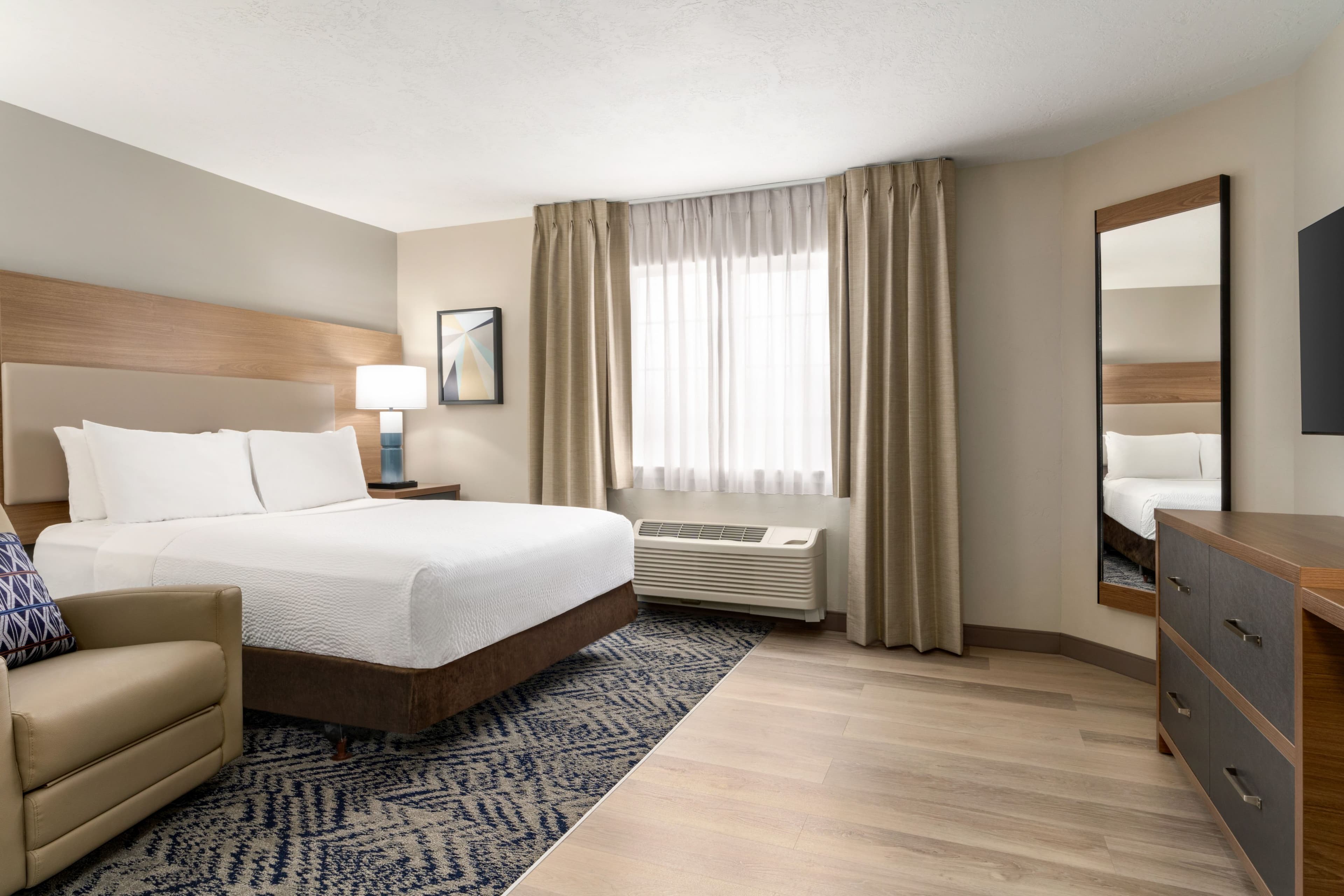 1 Queen Bed Studio Suite - Image 5