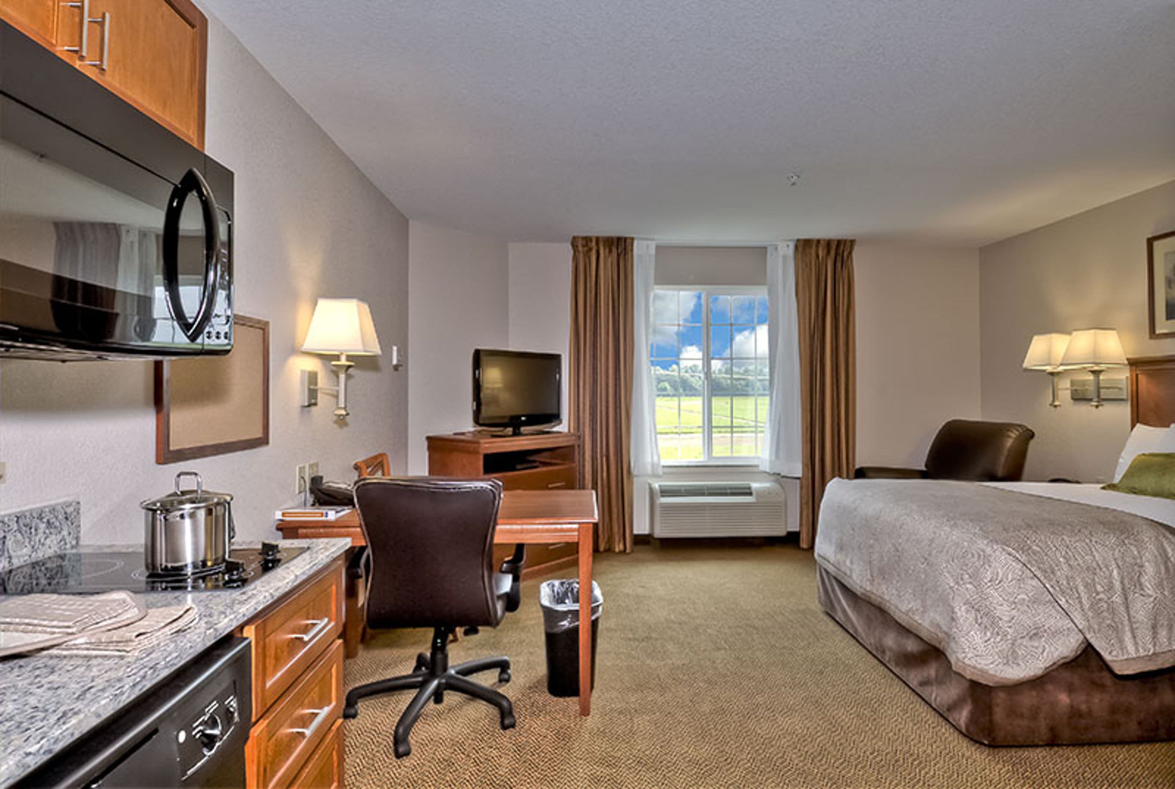 Candlewood Suites Burlington — 9