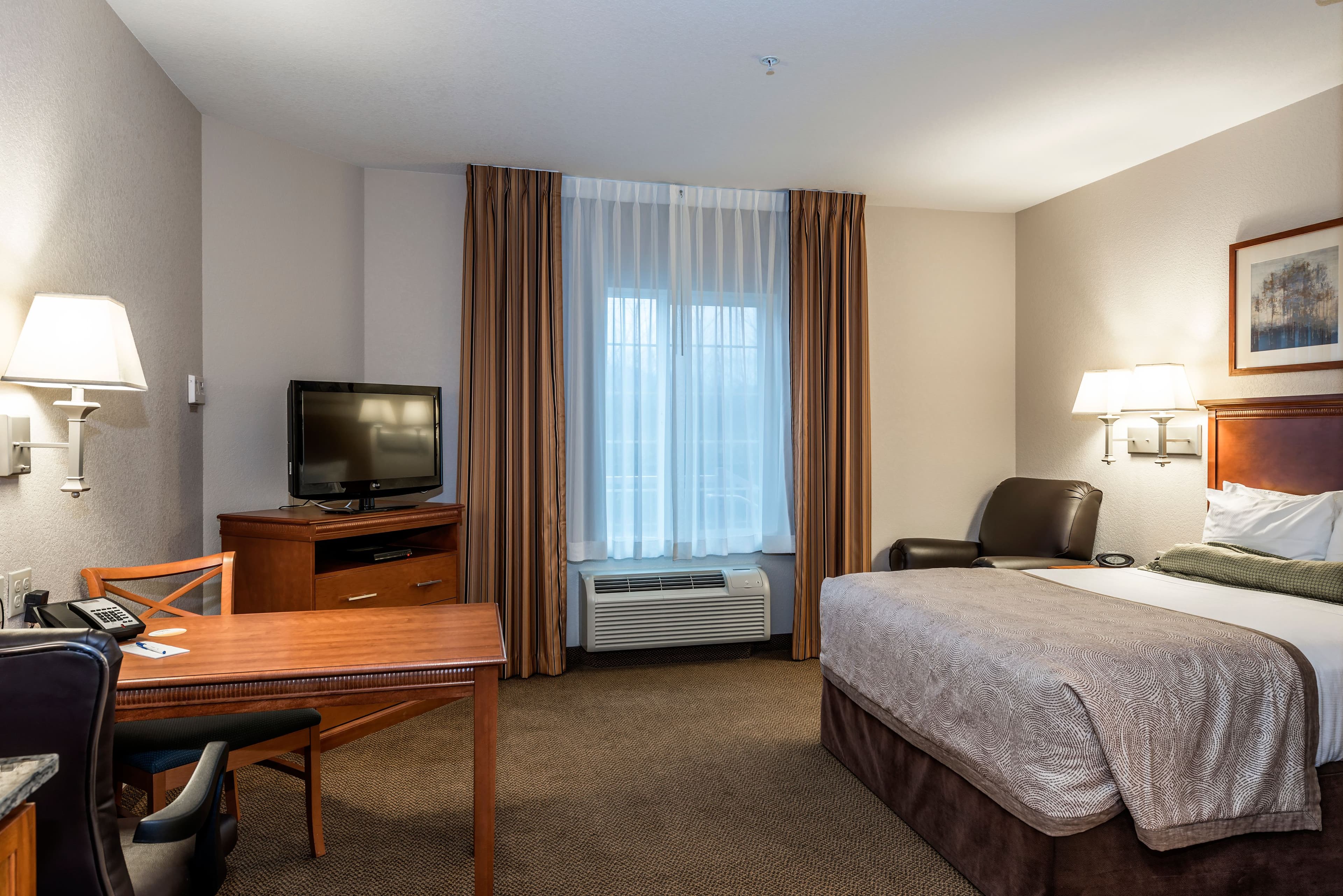 Candlewood Suites Burlington — 6