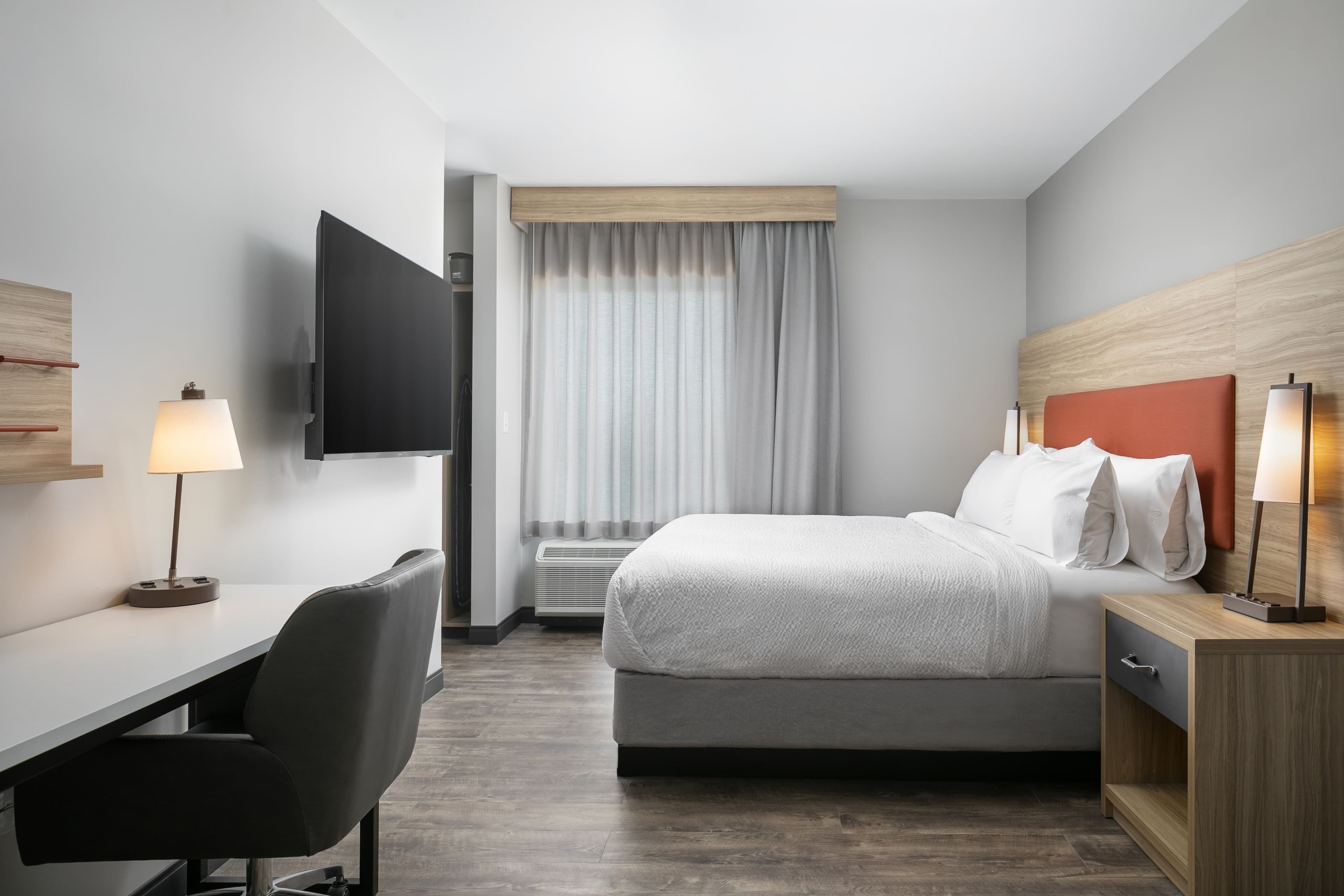 Standard Suite - Image 9