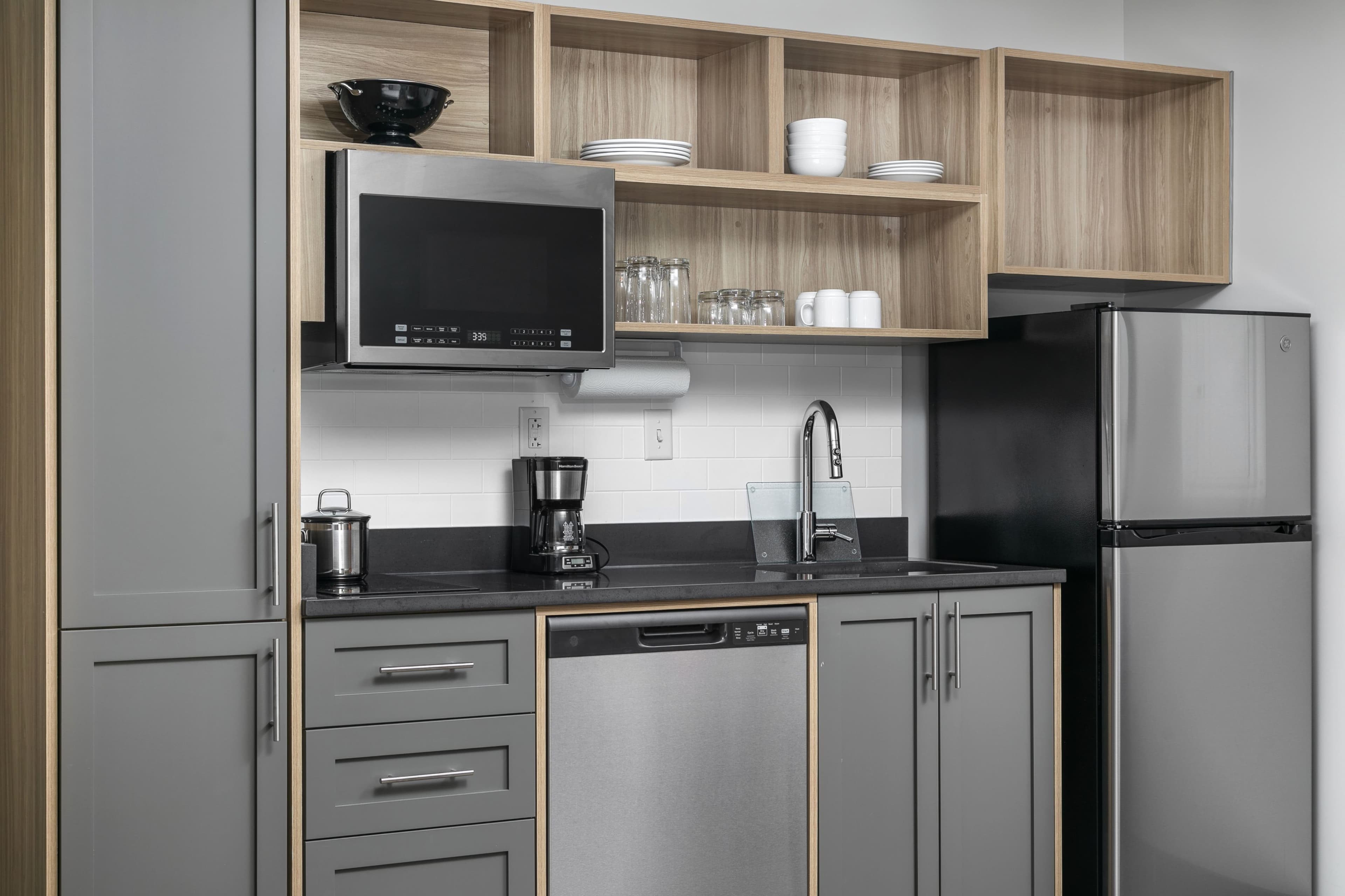 Standard Suite - Image 8