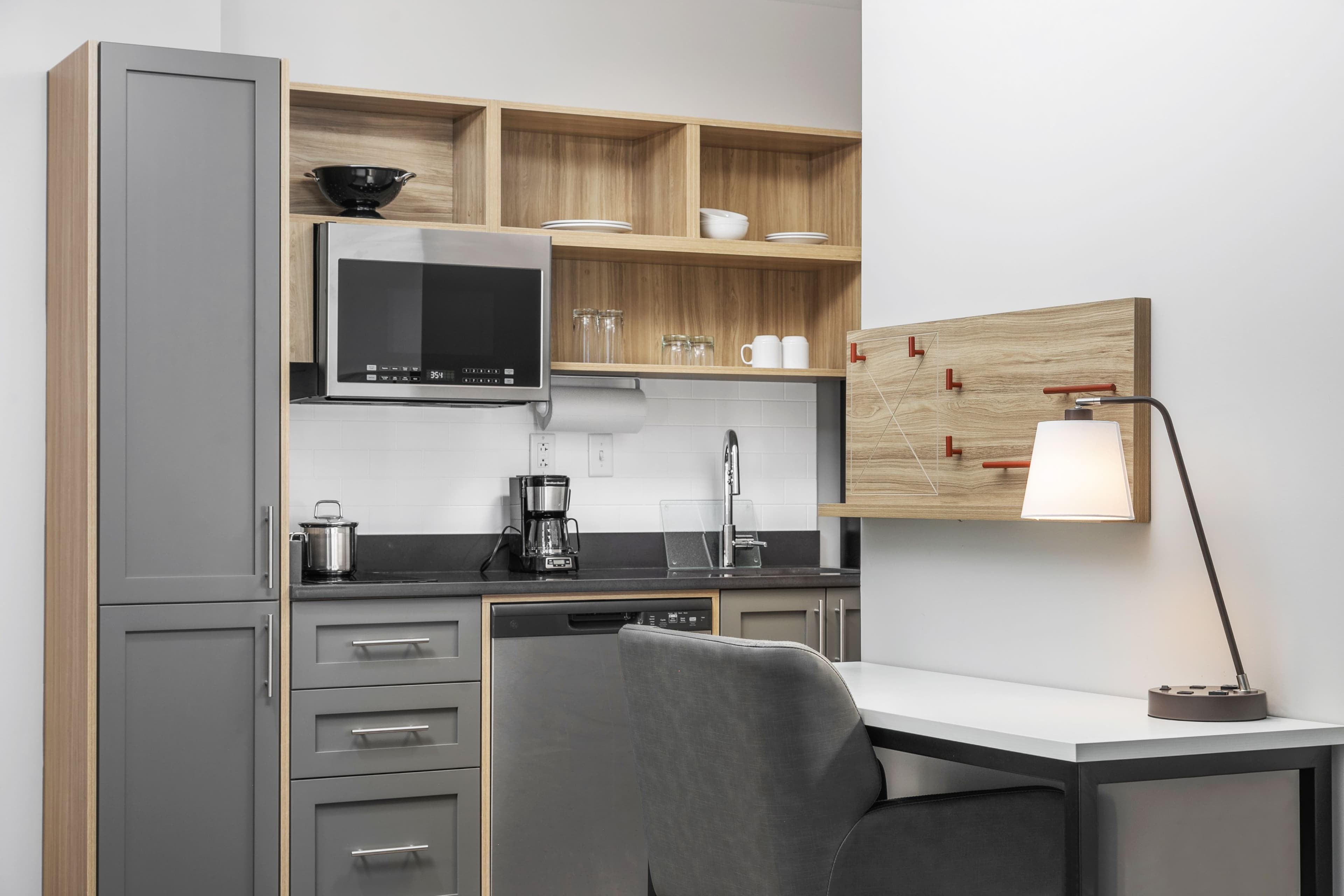 Standard Suite - Image 7