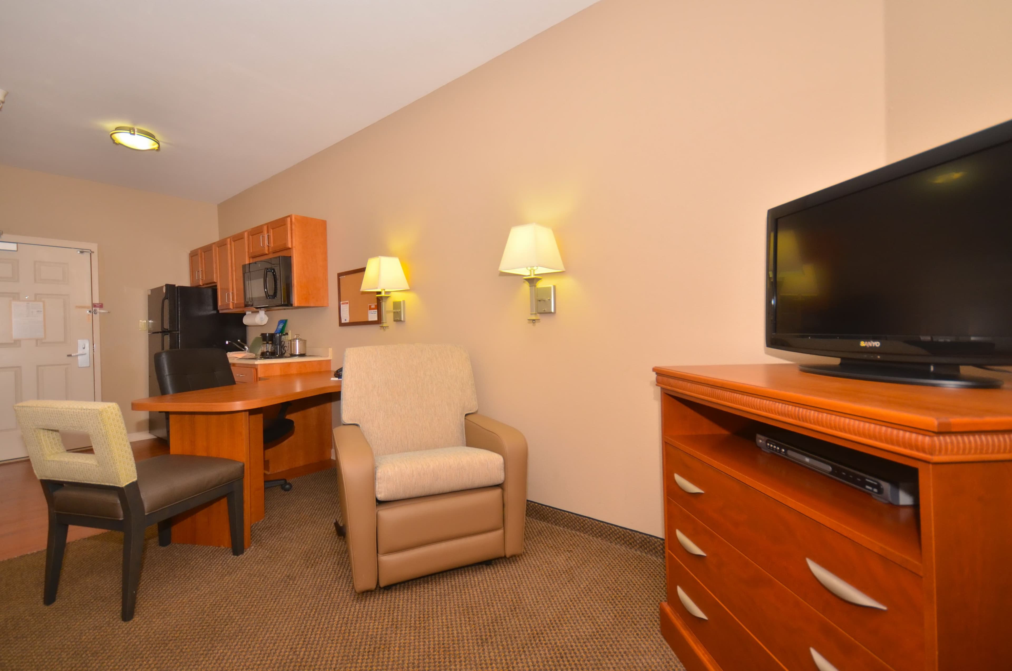 Candlewood Suites Clarksville - Image 5