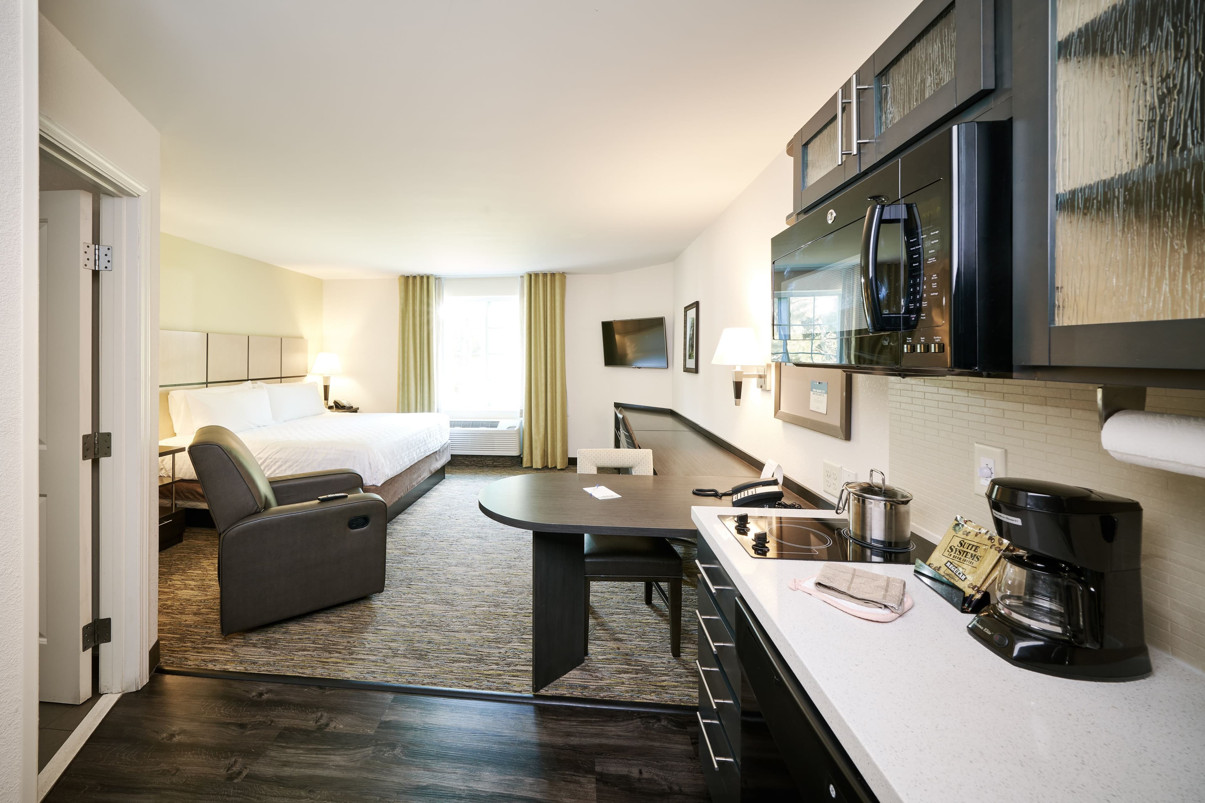 Candlewood Suites Columbus-Northeast - Image 3