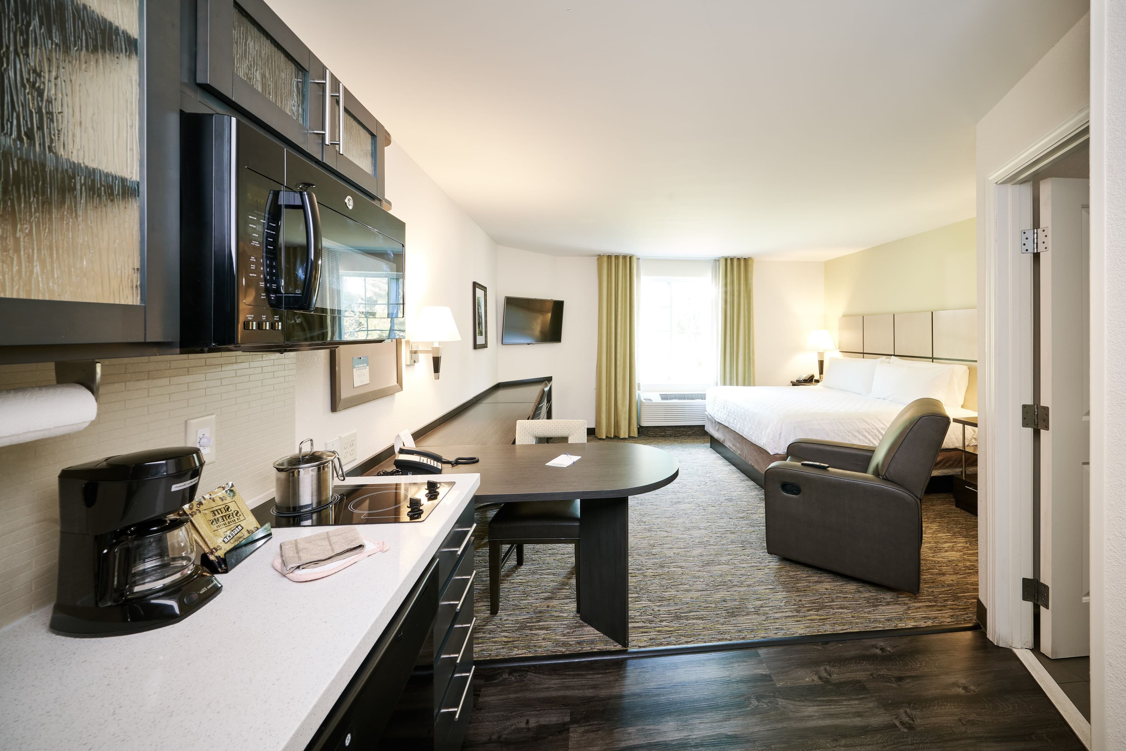 Candlewood Suites Columbus-Northeast — 7