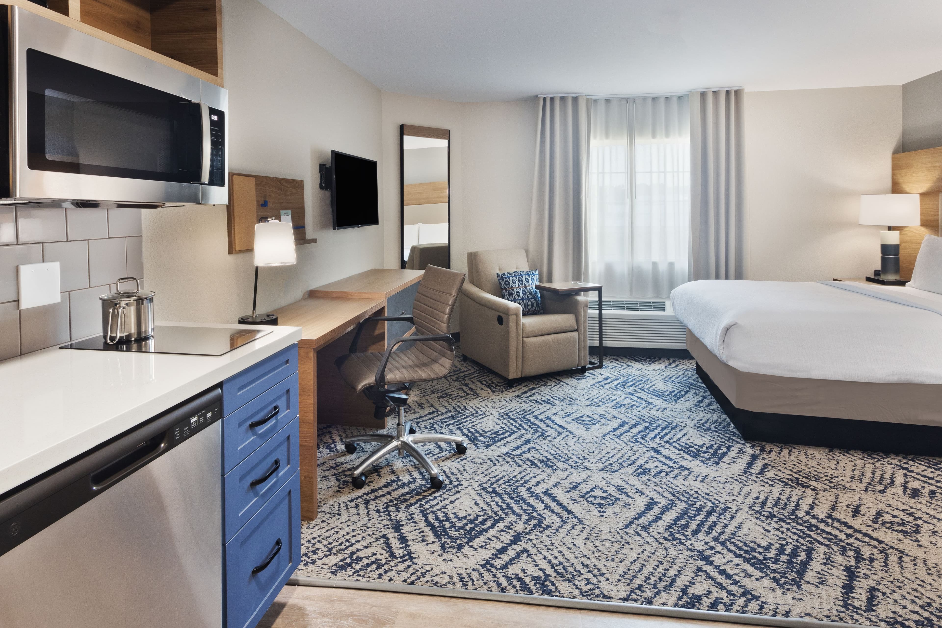 Candlewood Suites Columbus - Fort Benning - Image 4