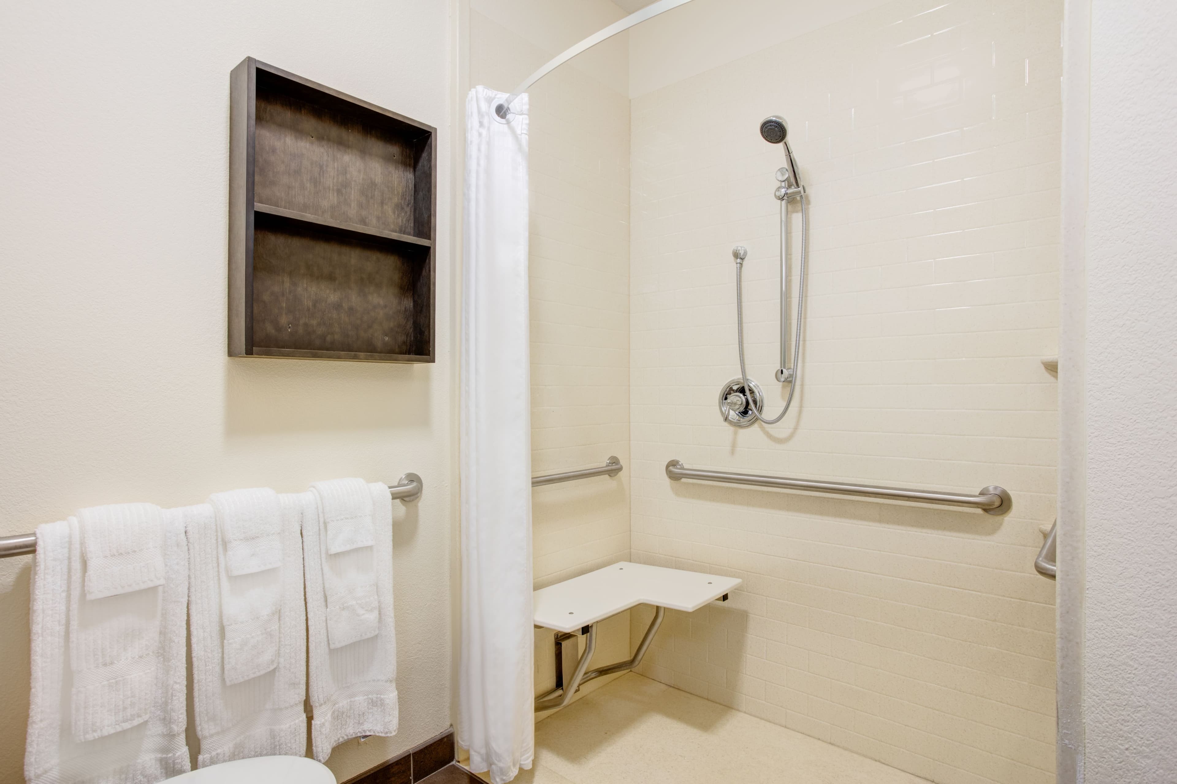 Candlewood Suites Cut Off - Galliano — 6