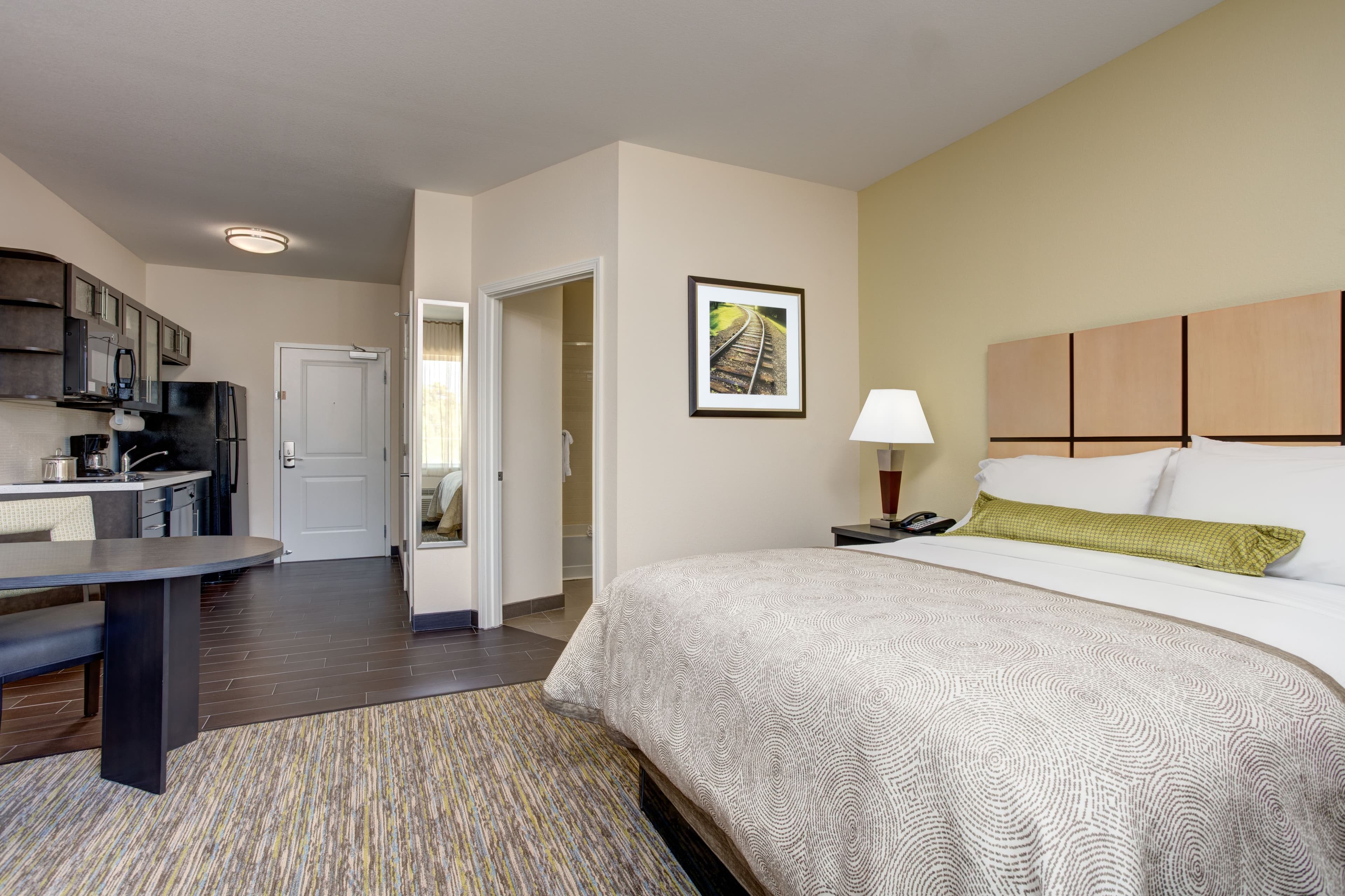 1 Queen Studio Suite - Image 4