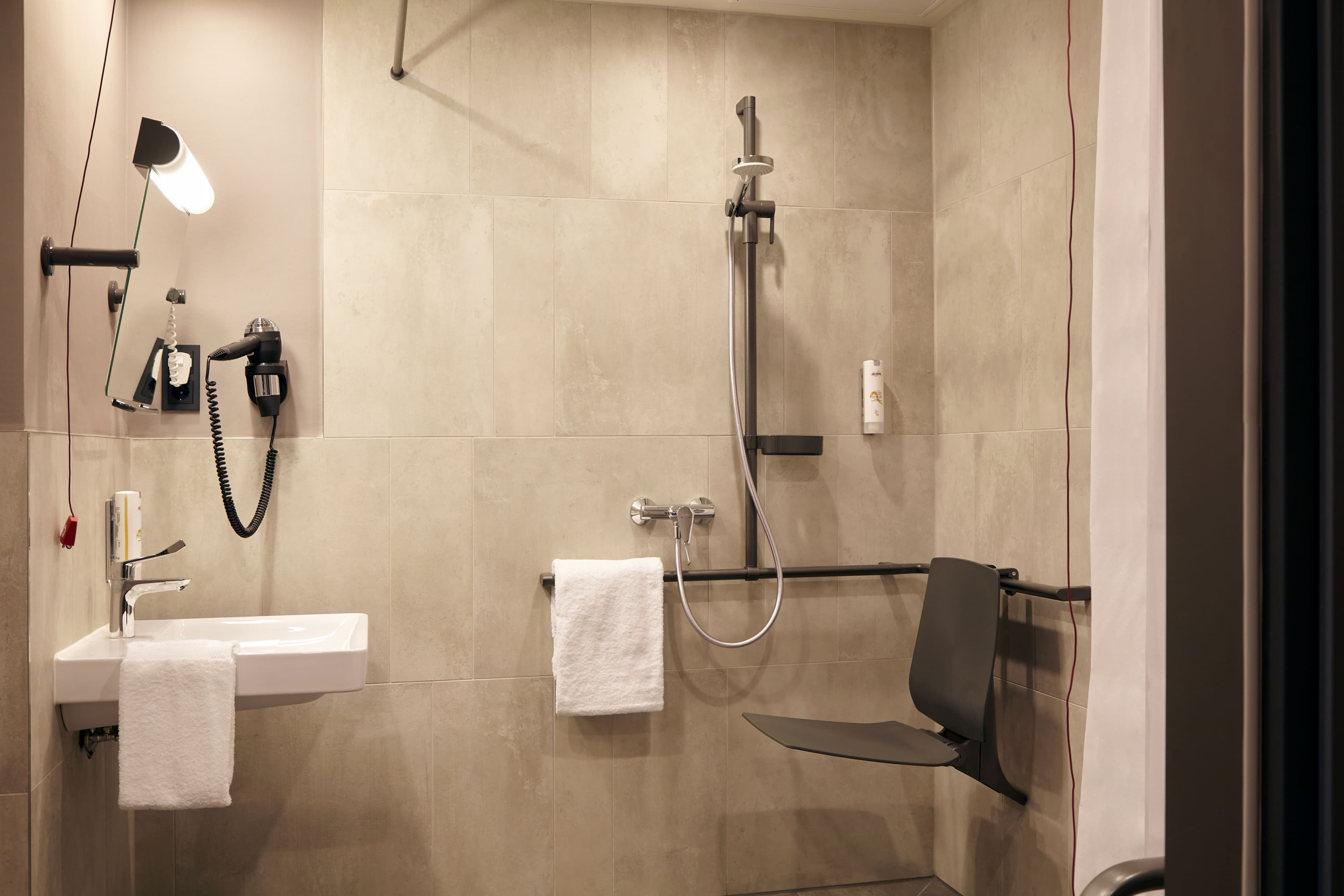 Candlewood Suites Dusseldorf Airport — 10