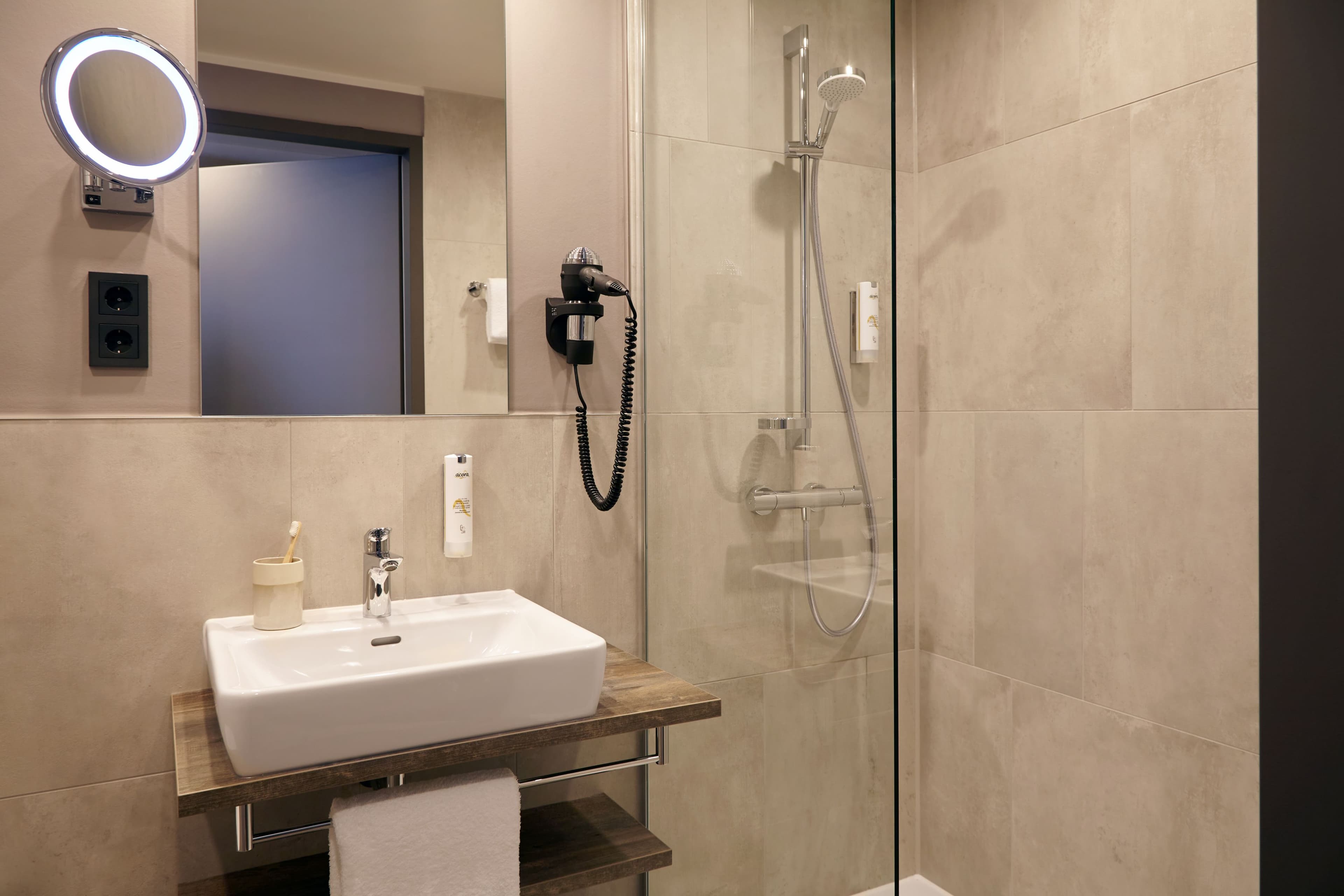 Candlewood Suites Dusseldorf Airport - Image 4