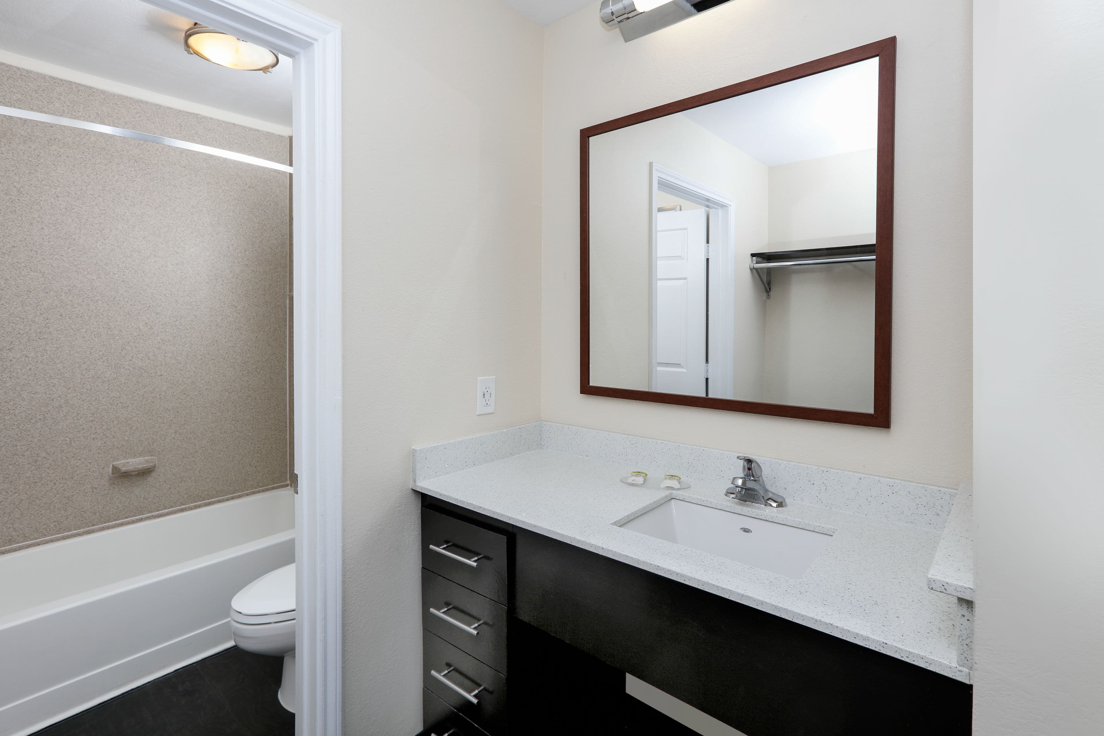Candlewood Suites Dallas Market Cntr-Love Field — 8