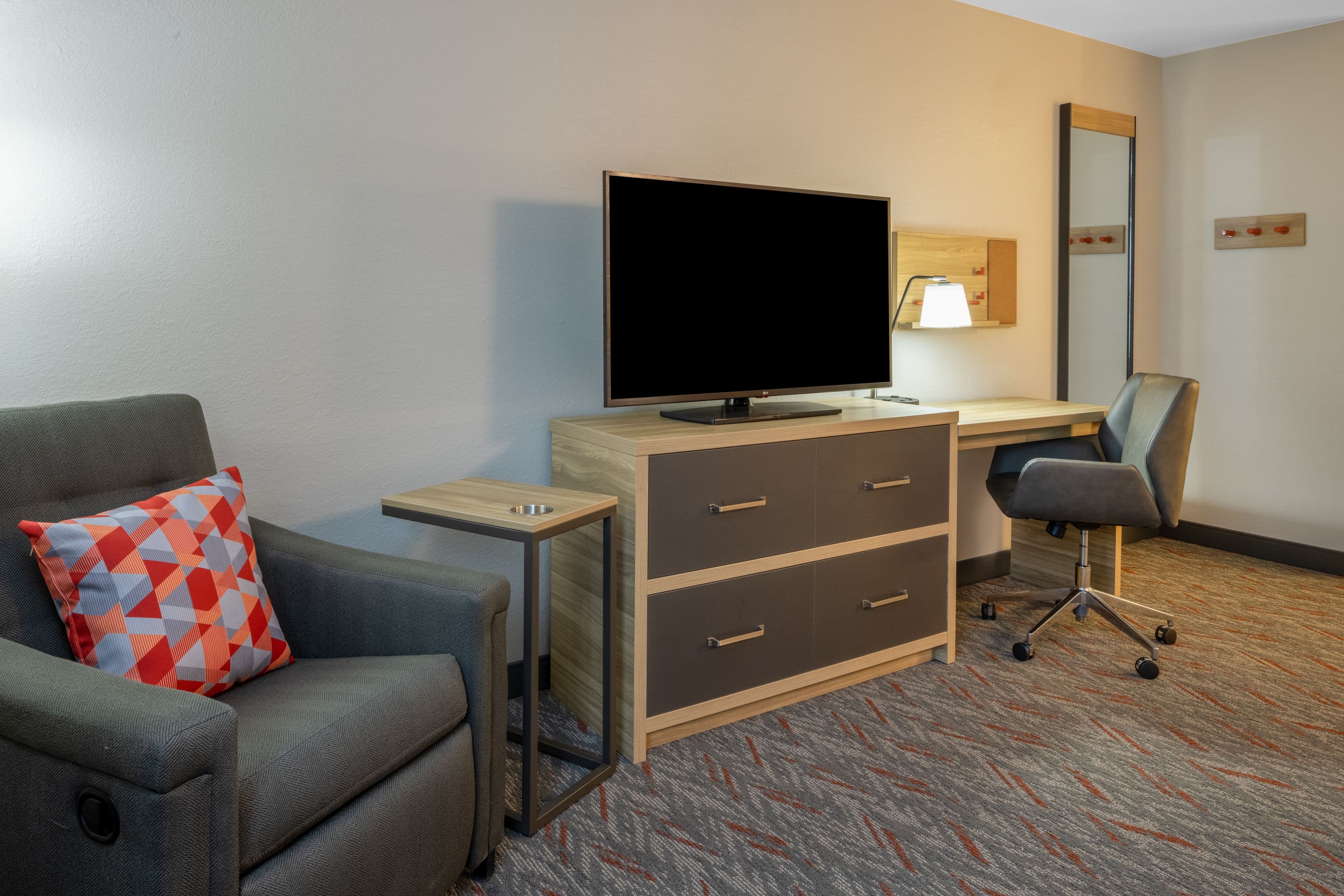 1 Queen Bed Studio Suite - Image 5