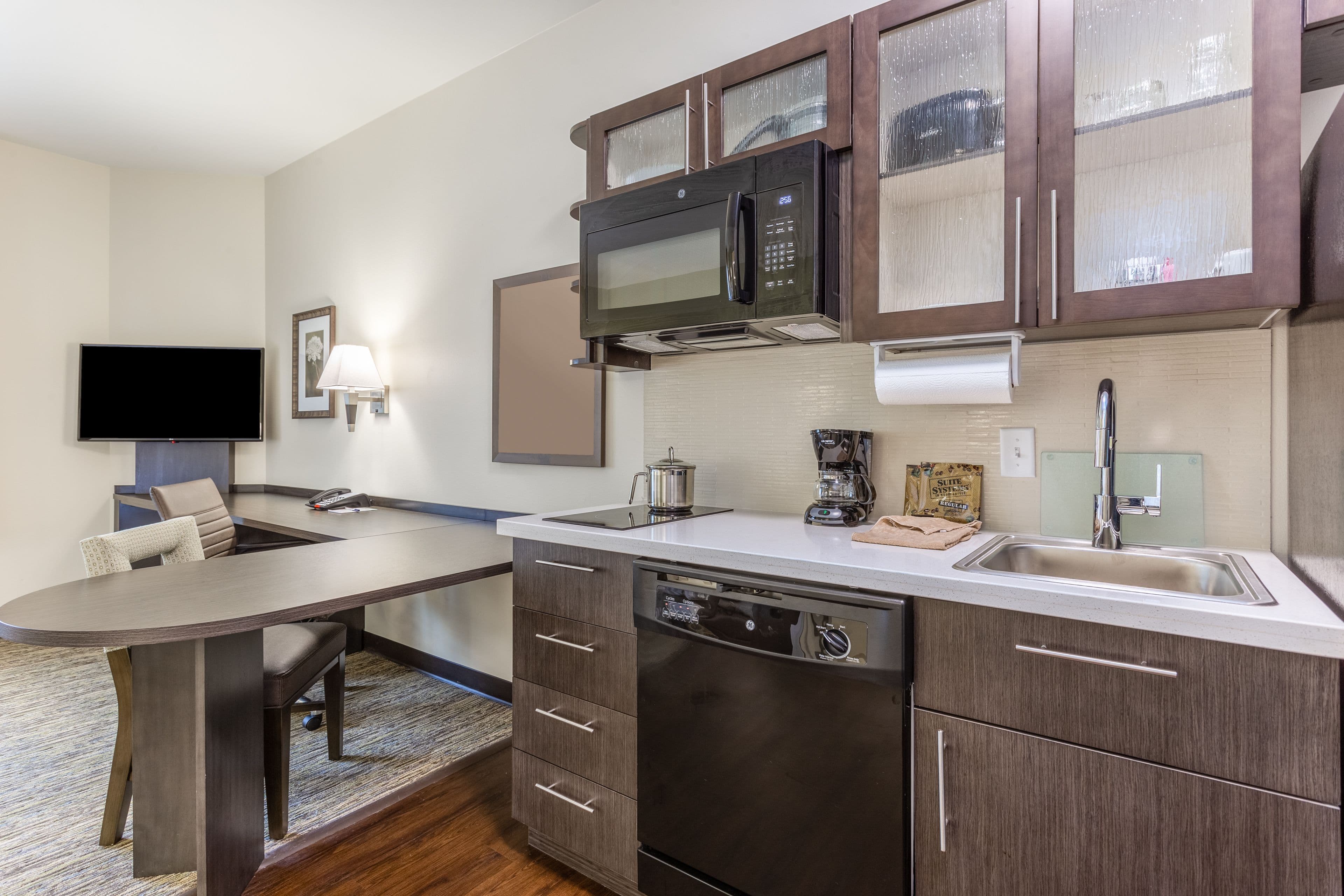 Candlewood Suites Davenport - Image 4