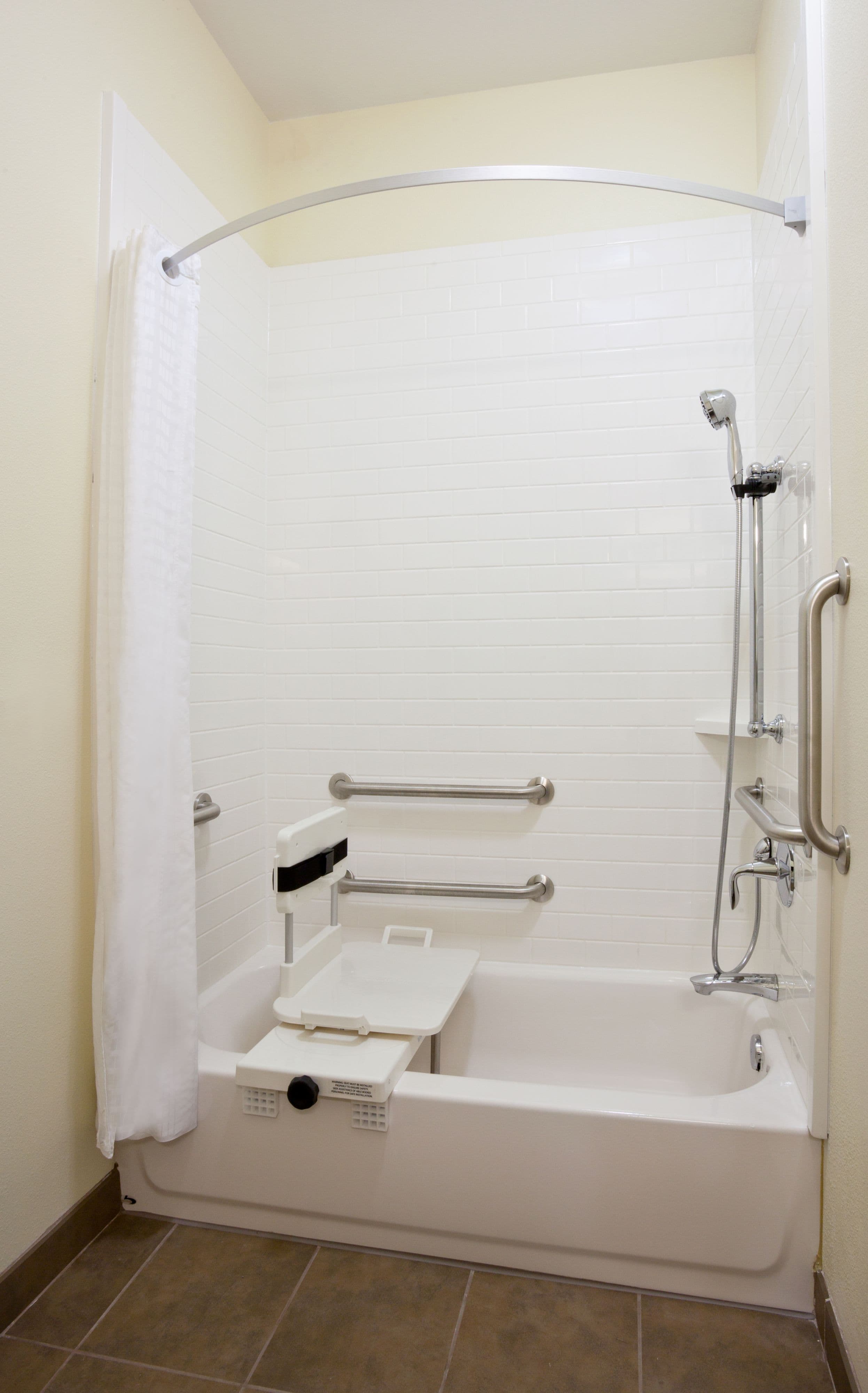 Candlewood Suites Dickinson - Image 4