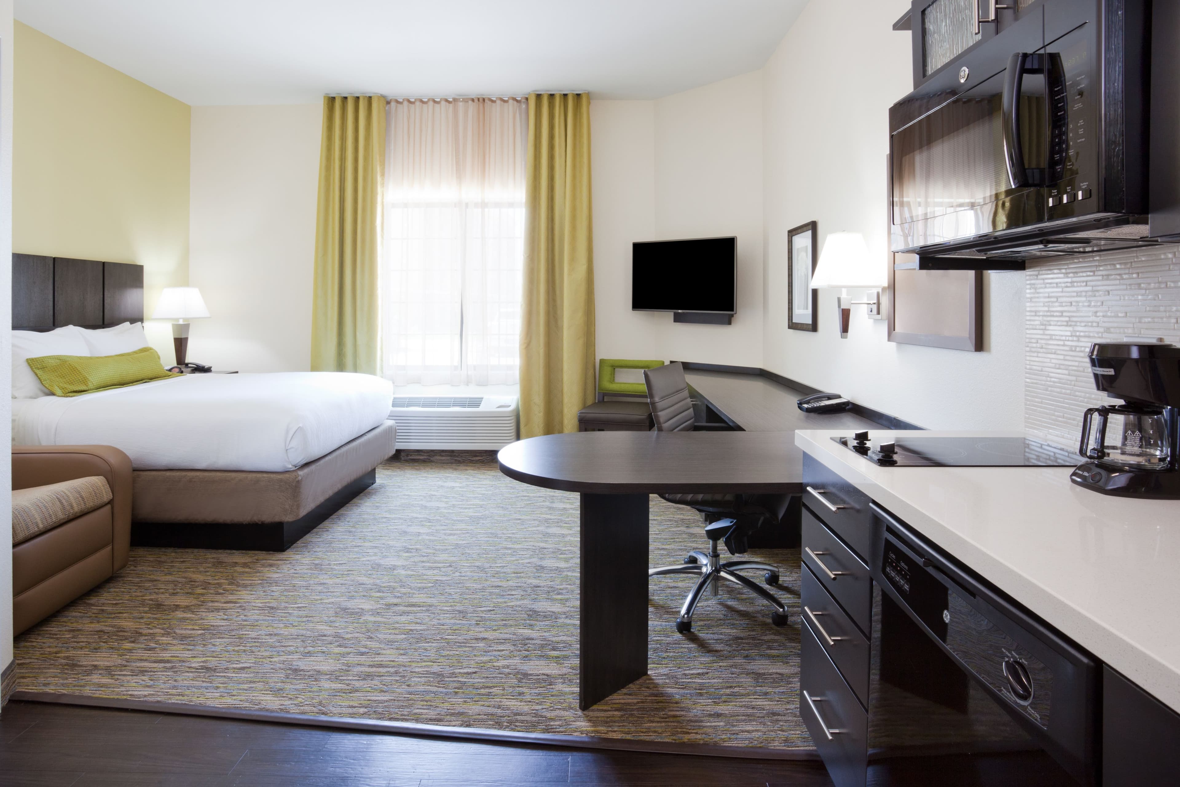 Candlewood Suites Dickinson - Image 2