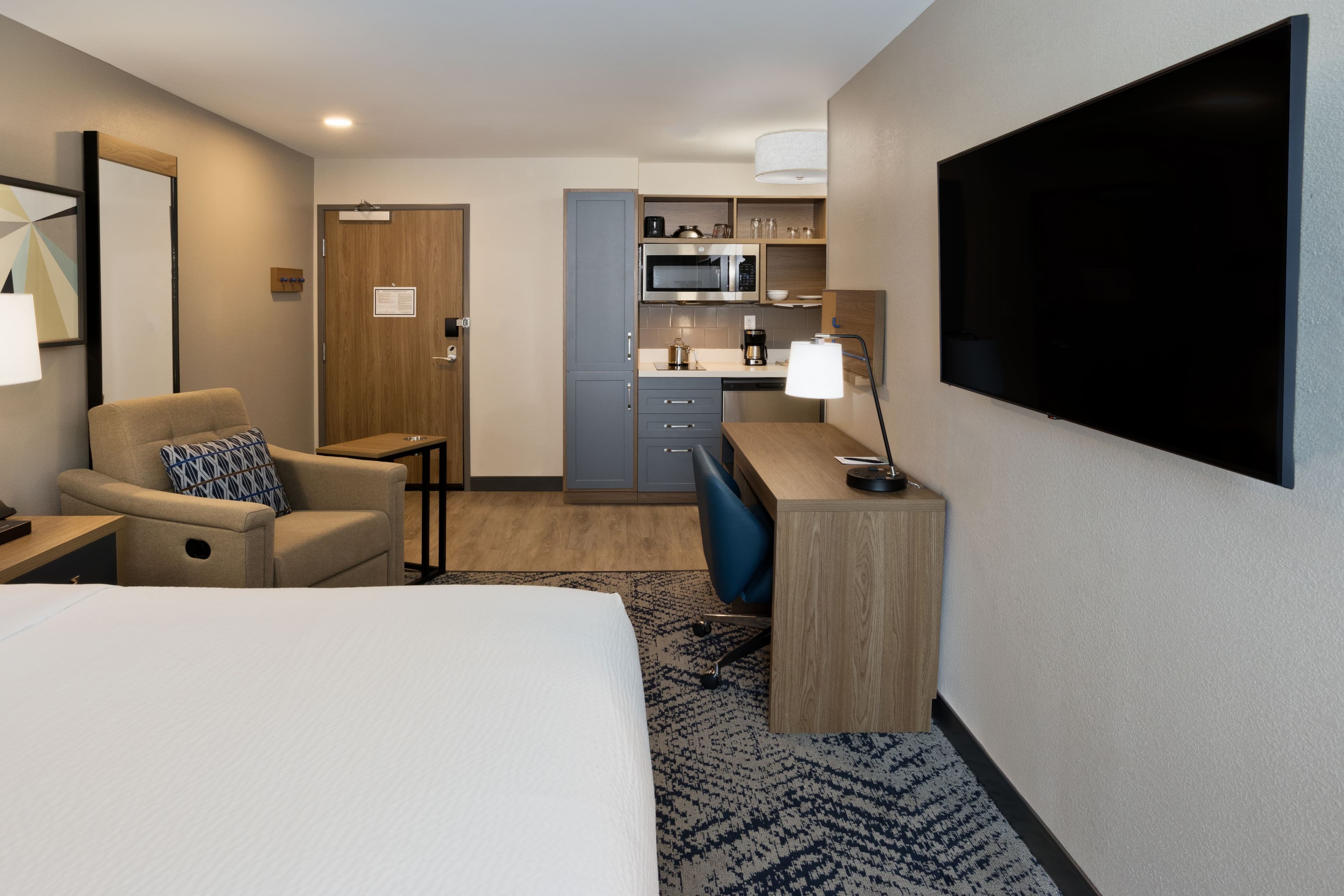 Candlewood Suites Dothan - Image 3