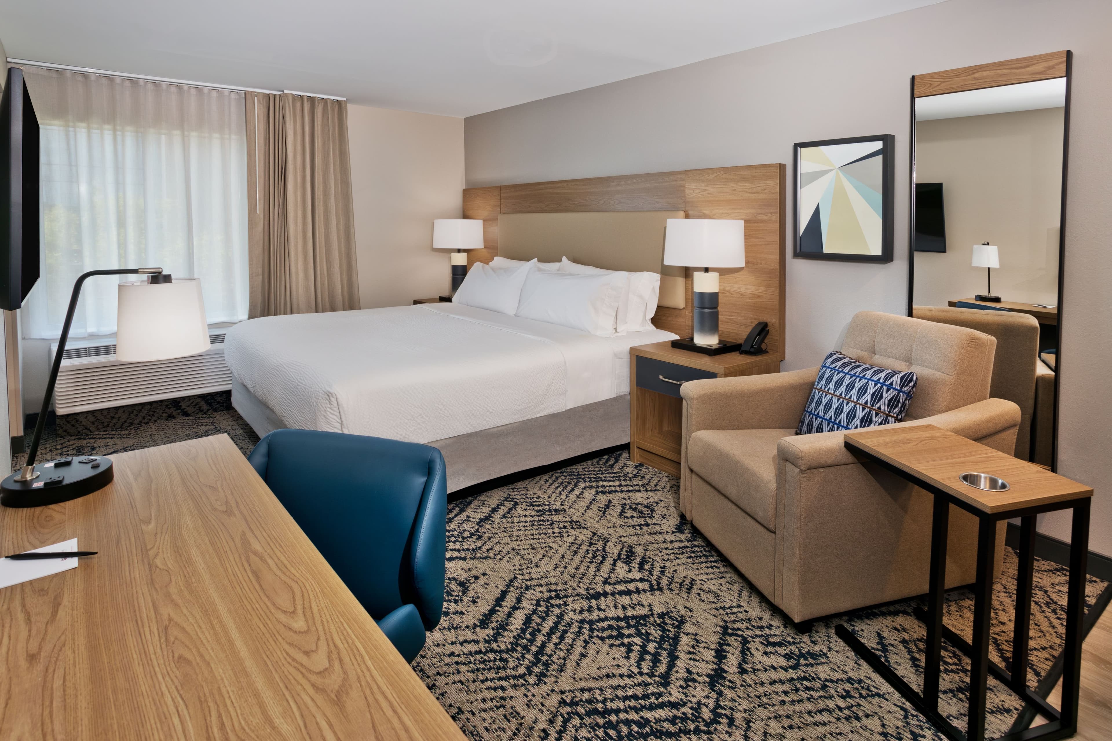 Candlewood Suites Dothan - Image 4
