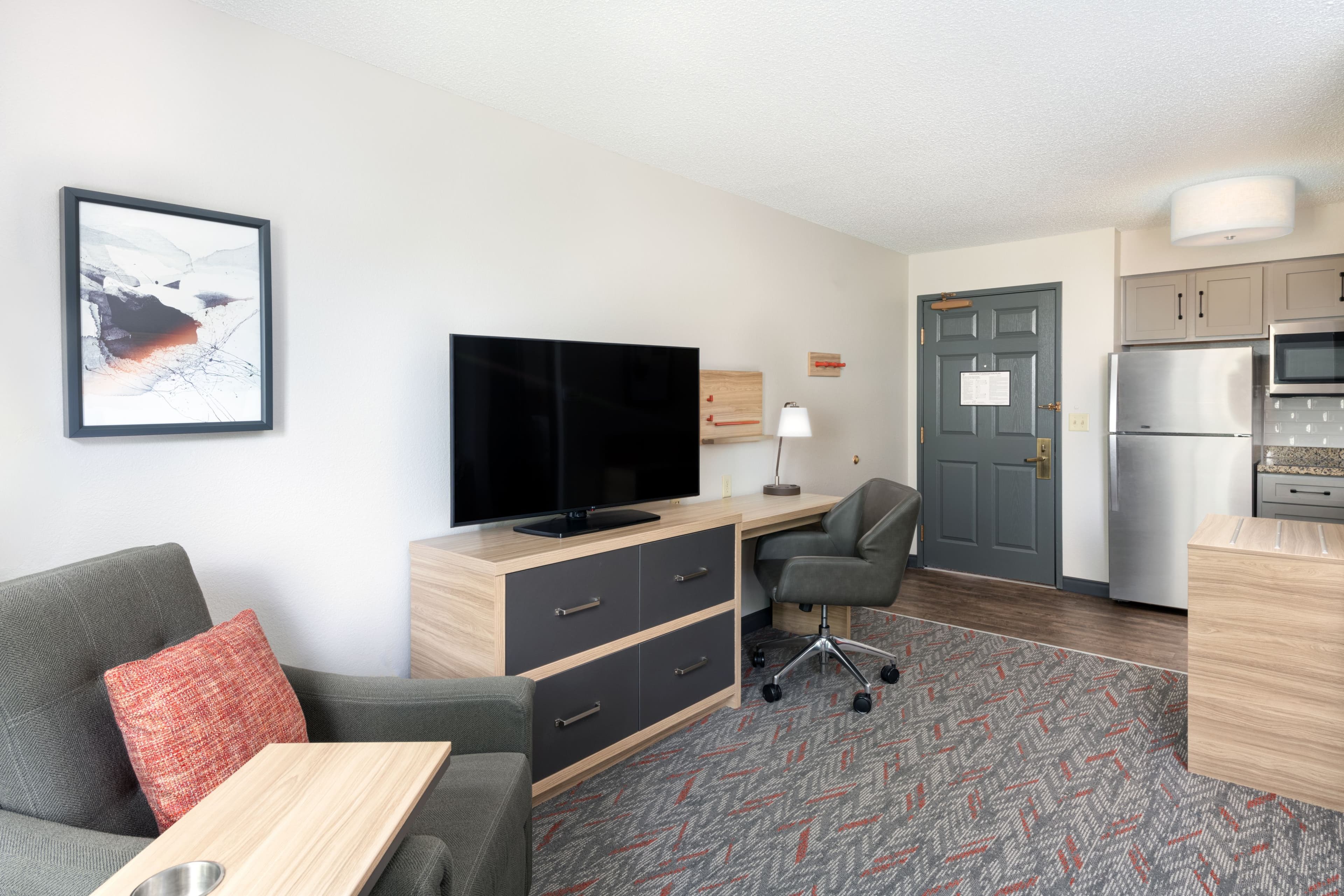 1 Queen Studio Suite - Image 4