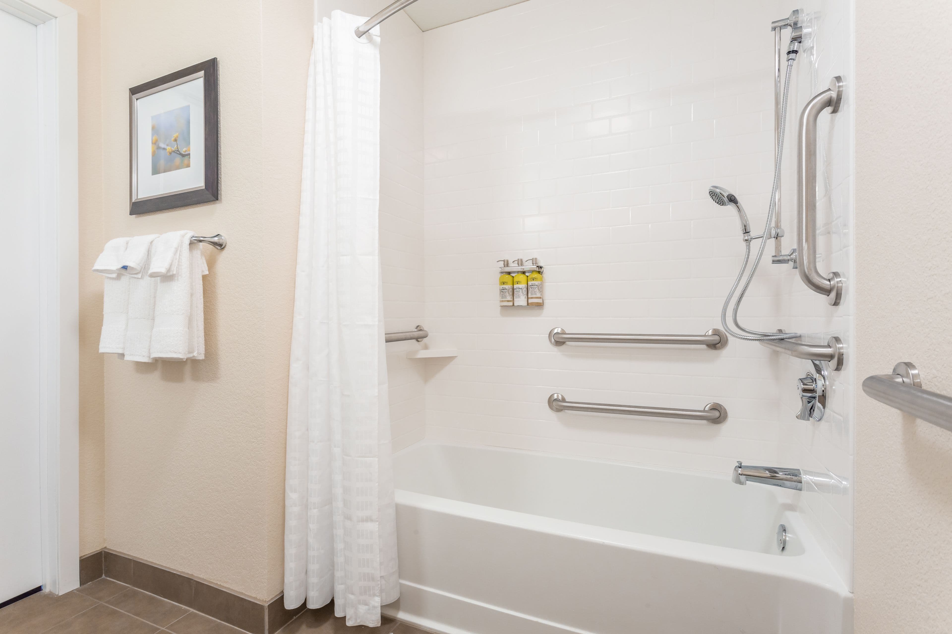 Candlewood Suites Eau Claire I-94 — 14
