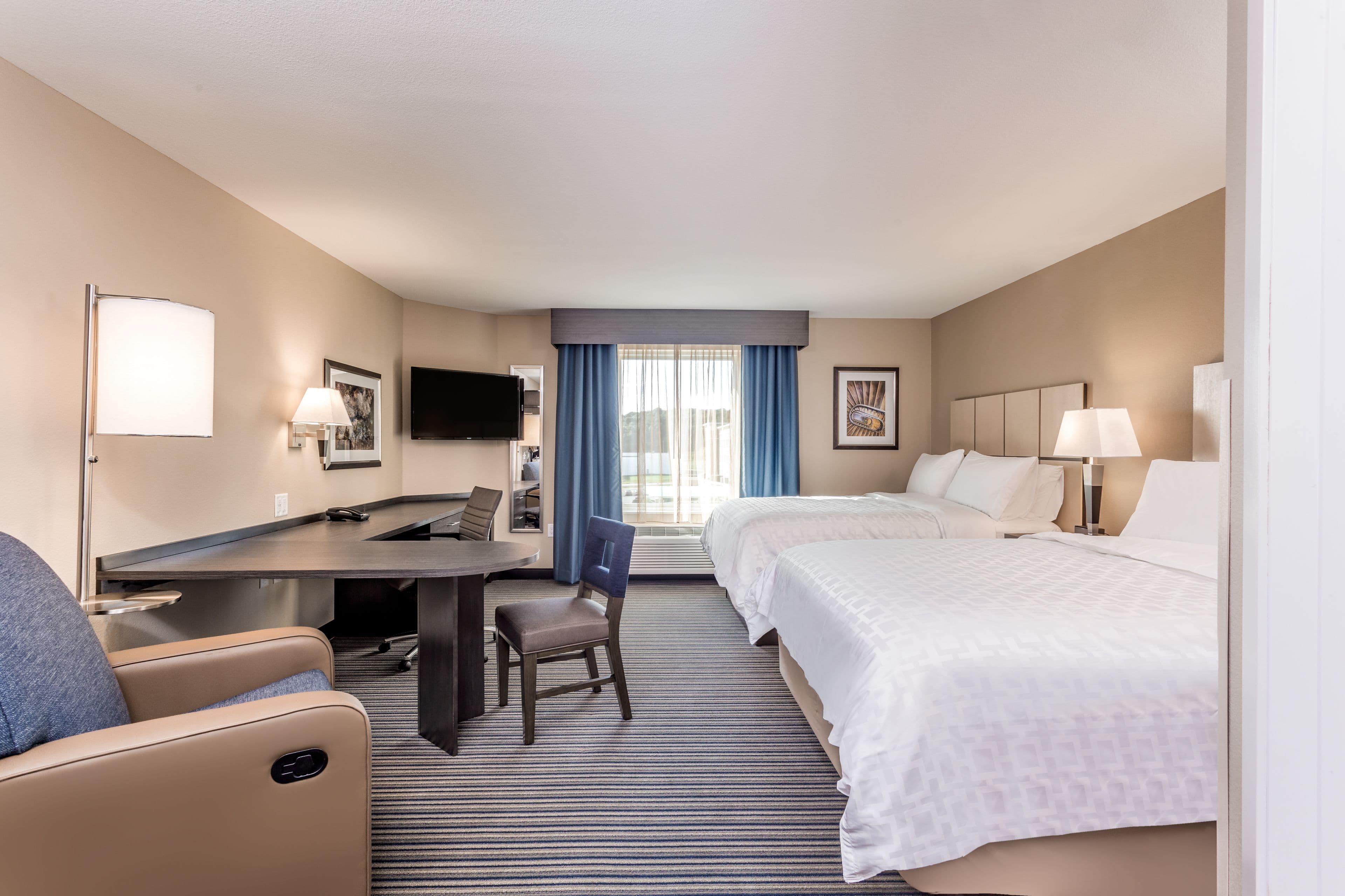 Candlewood Suites Eau Claire I-94 — 16