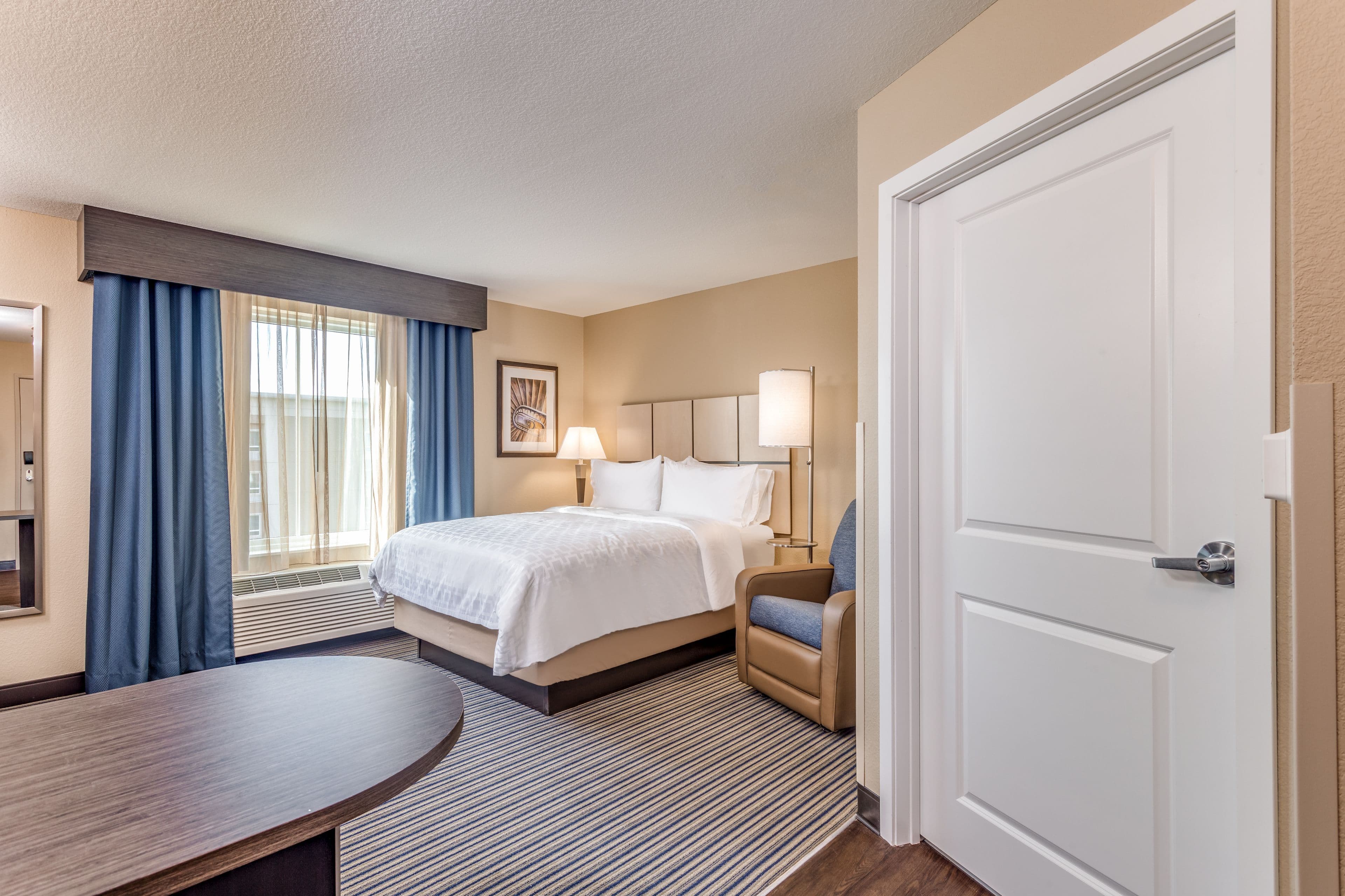 Candlewood Suites Eau Claire I-94 - Image 3