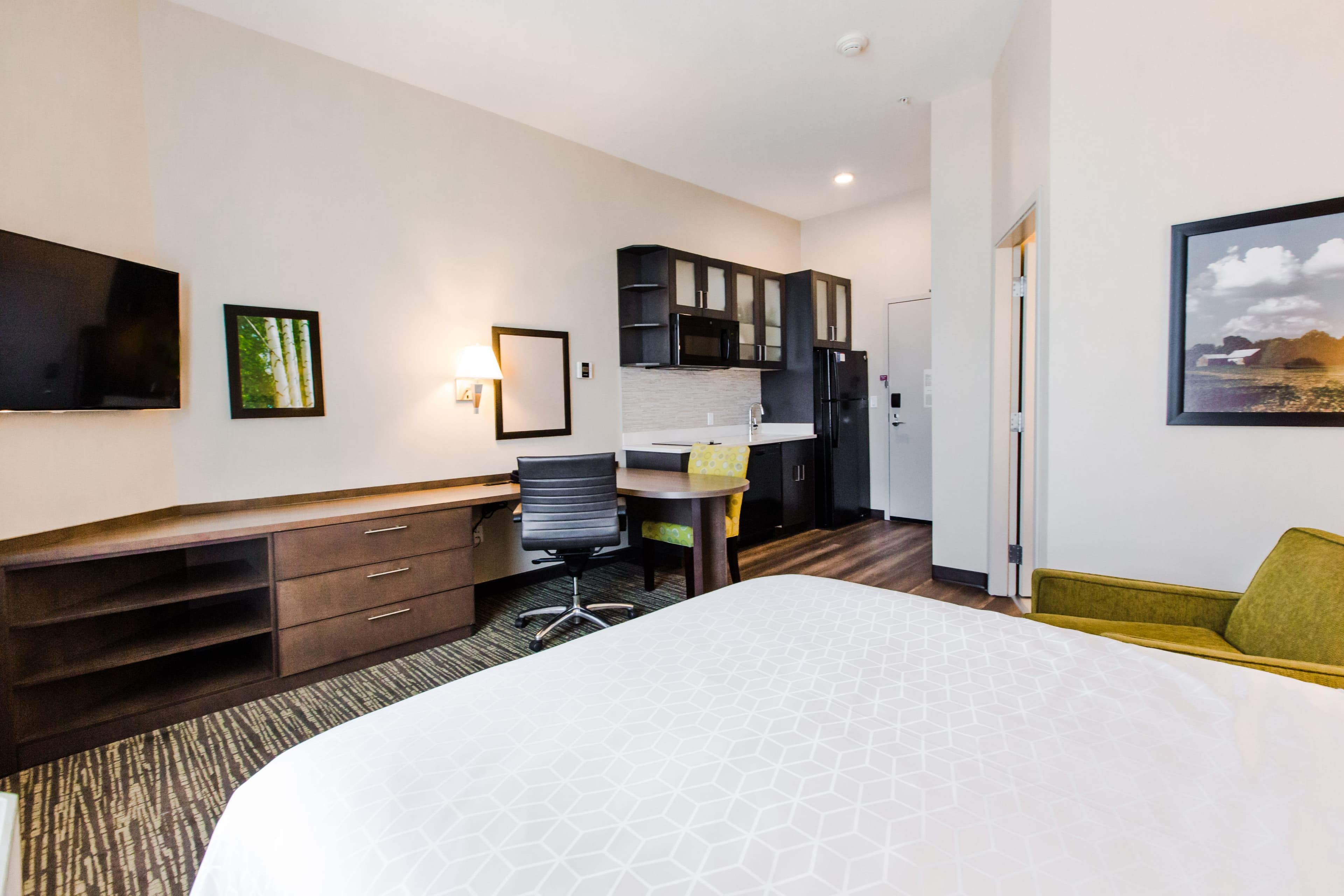 Candlewood Suites West Edmonton - Mall Area — 14