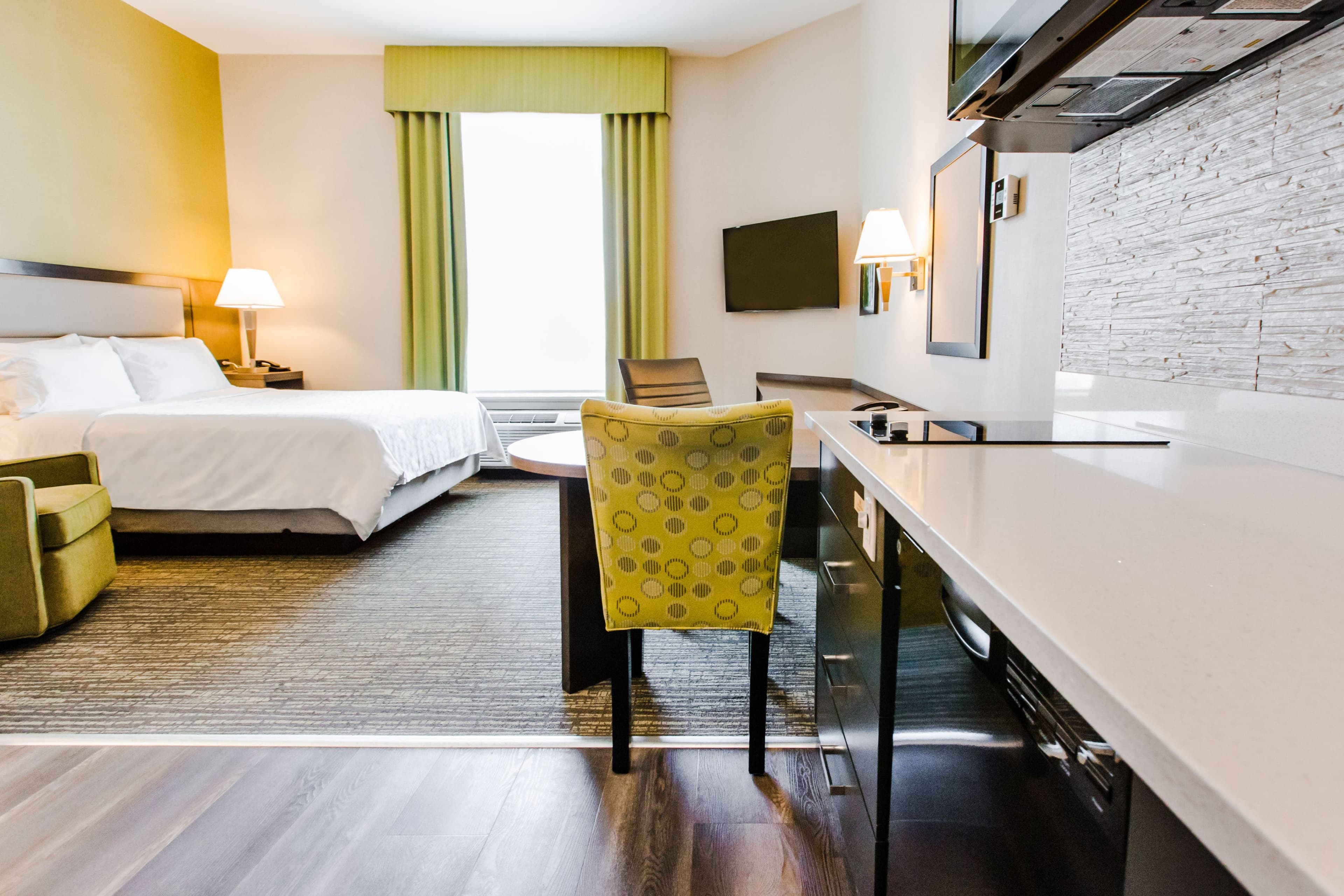 Candlewood Suites West Edmonton - Mall Area — 13