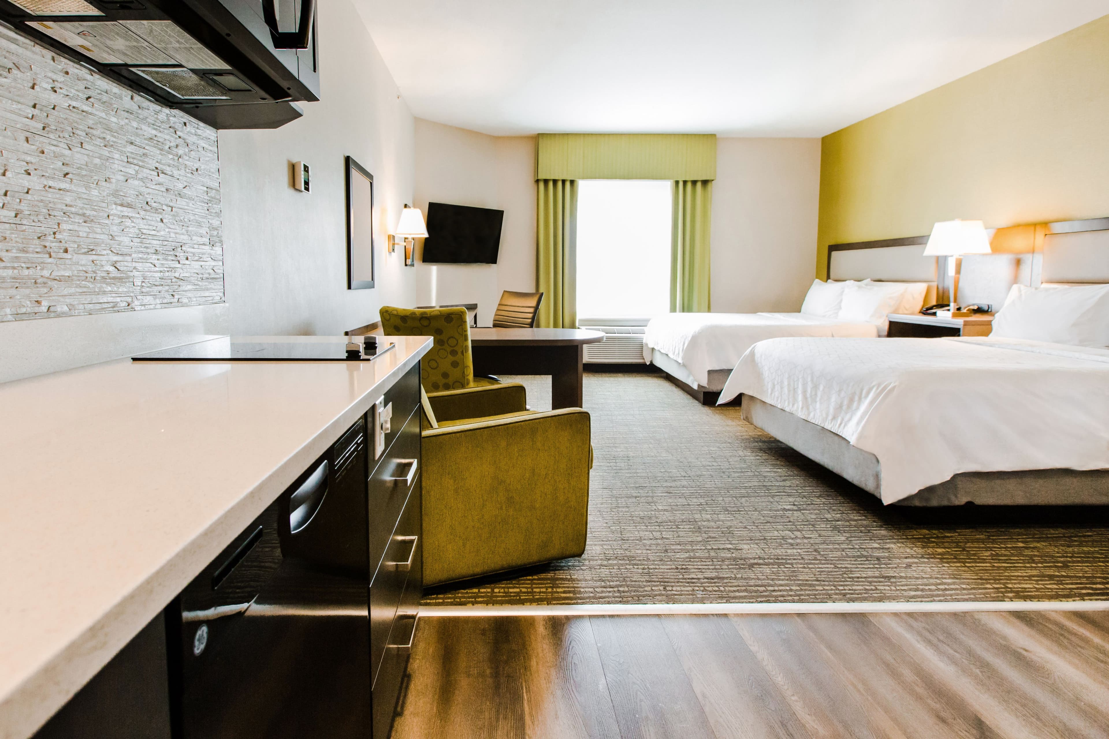 Candlewood Suites West Edmonton - Mall Area — 18