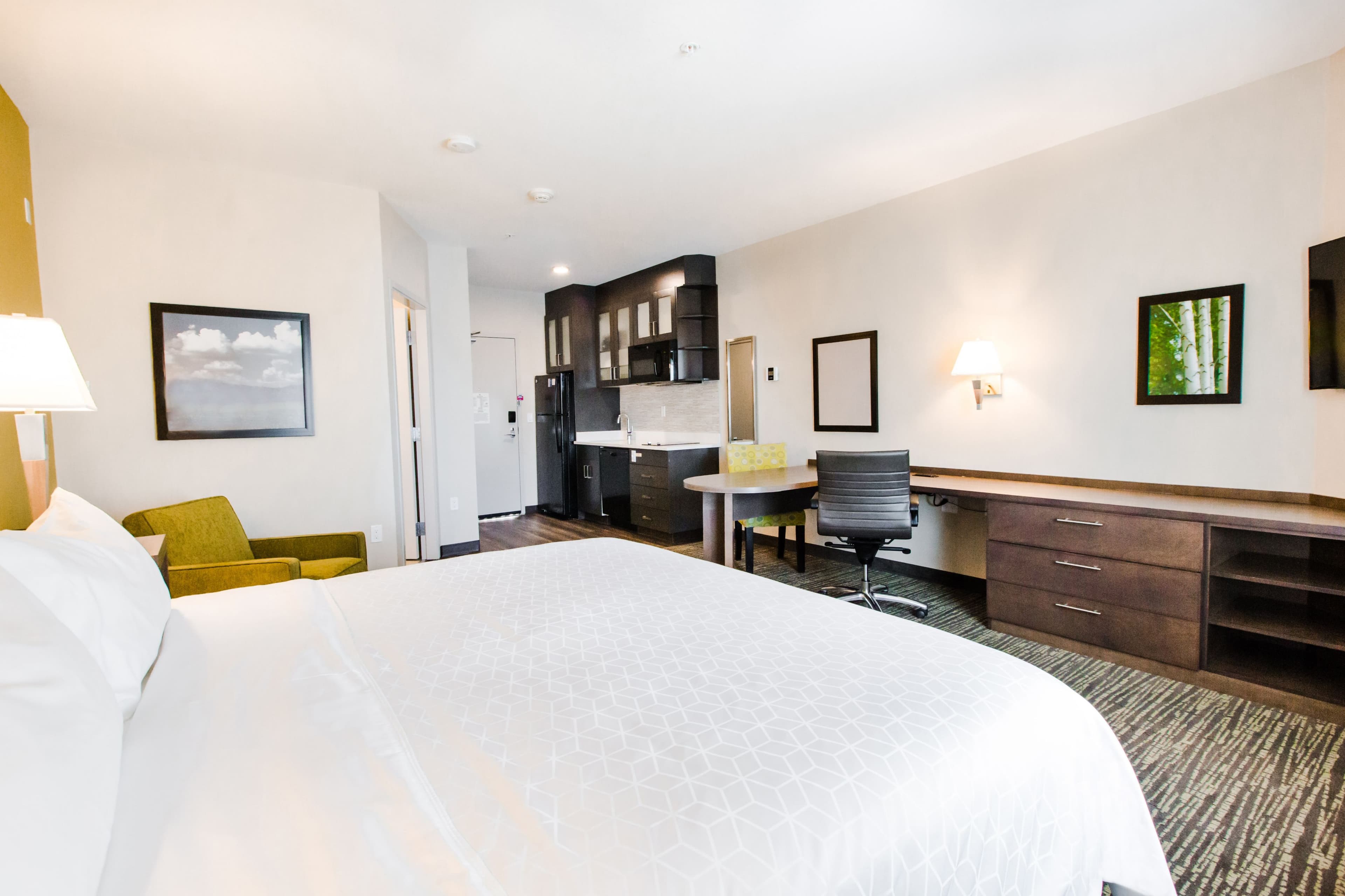 Candlewood Suites West Edmonton - Mall Area — 6