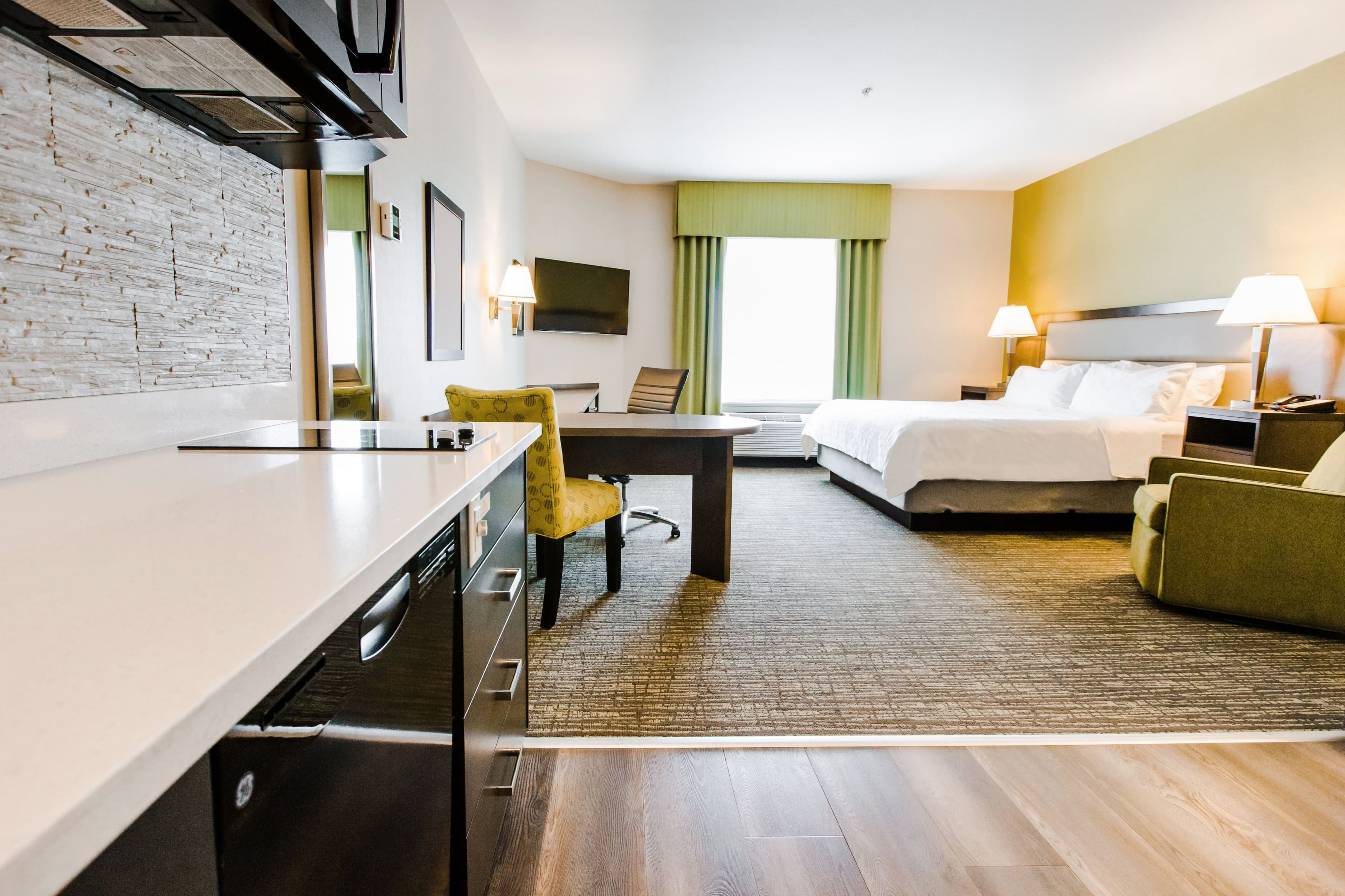 Candlewood Suites West Edmonton - Mall Area - Image 3