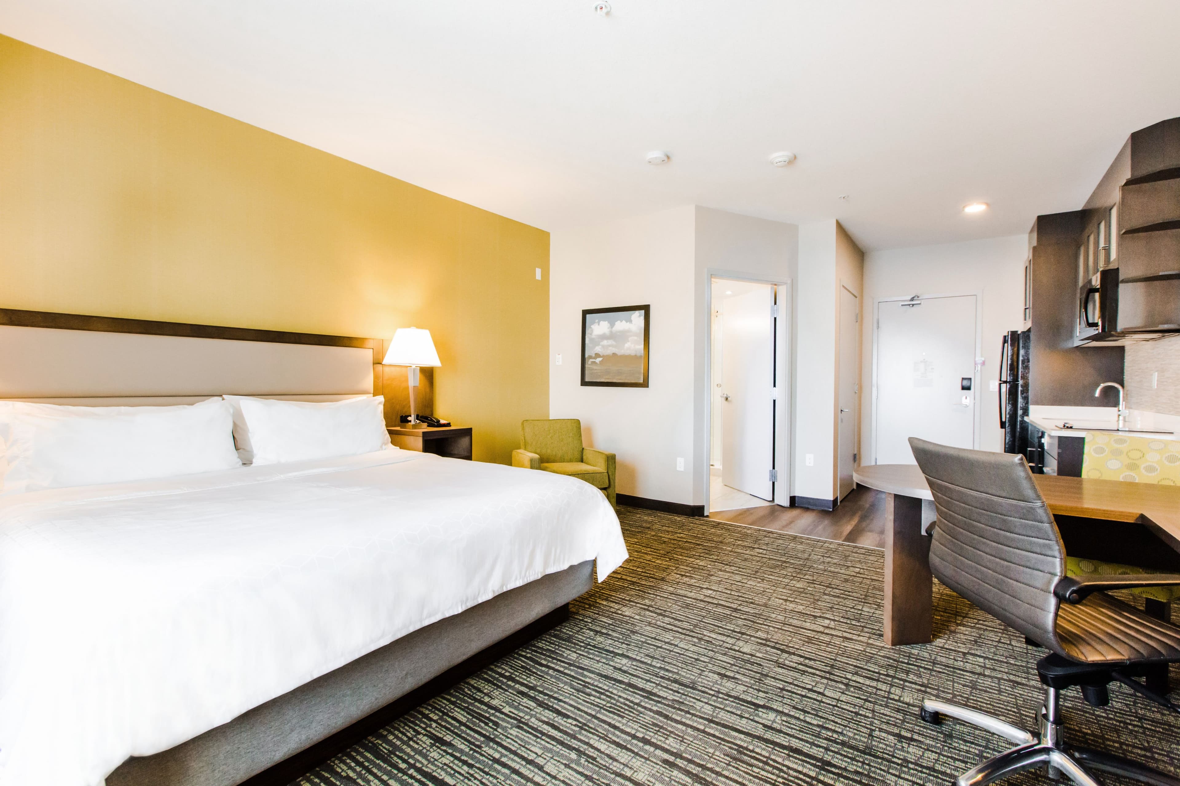 Candlewood Suites West Edmonton - Mall Area - Image 4