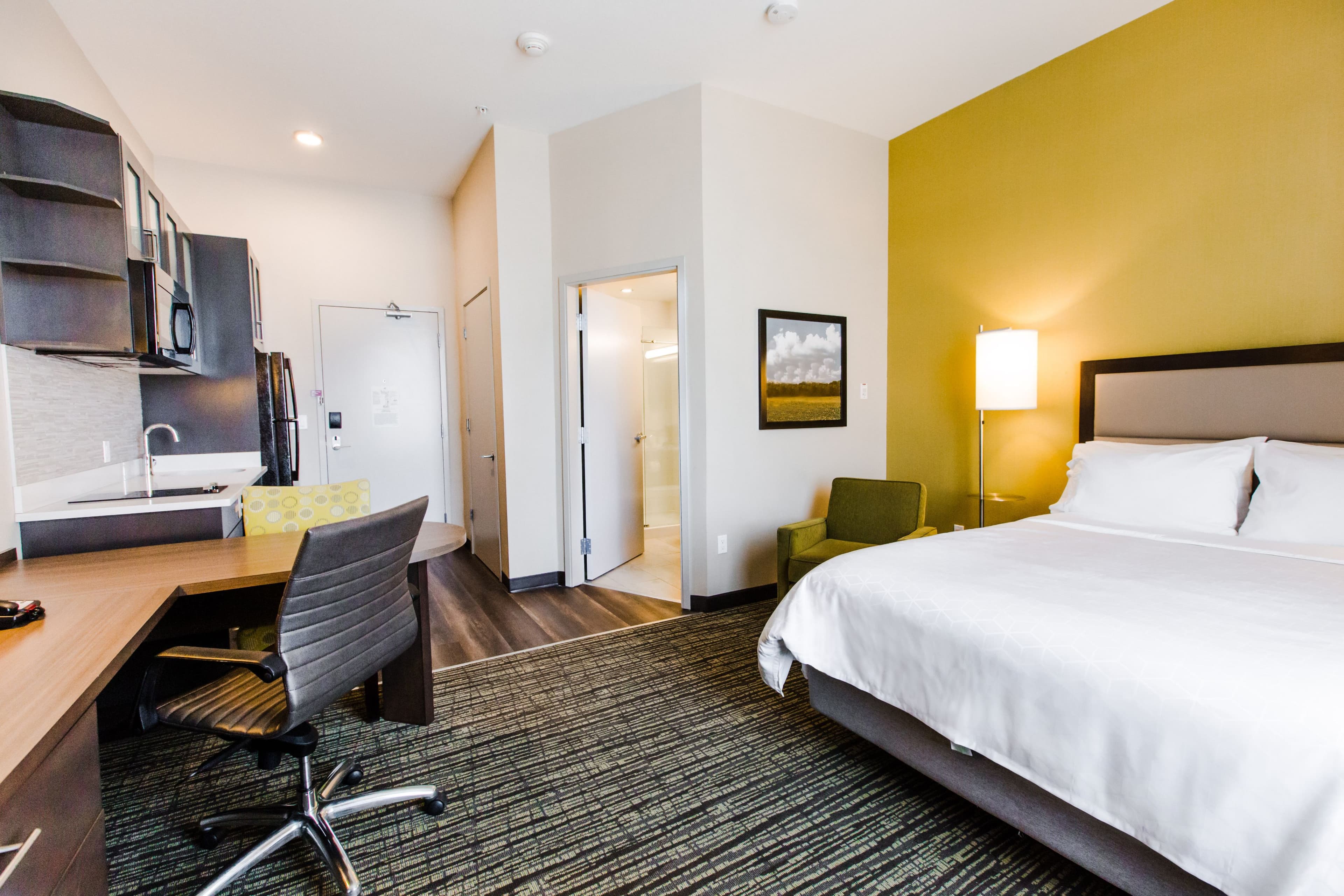 Candlewood Suites West Edmonton - Mall Area — 8