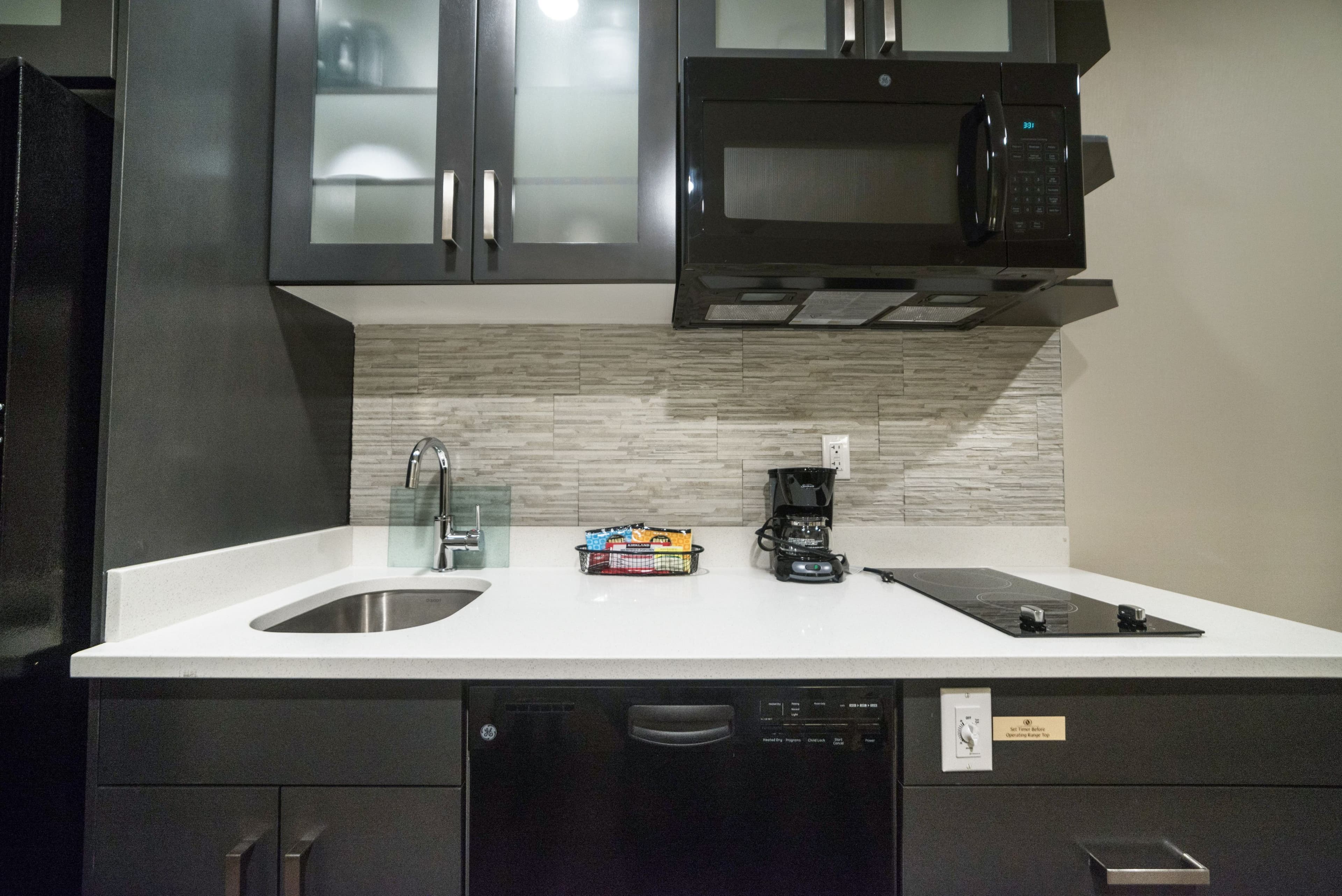 Candlewood Suites West Edmonton - Mall Area - Image 5