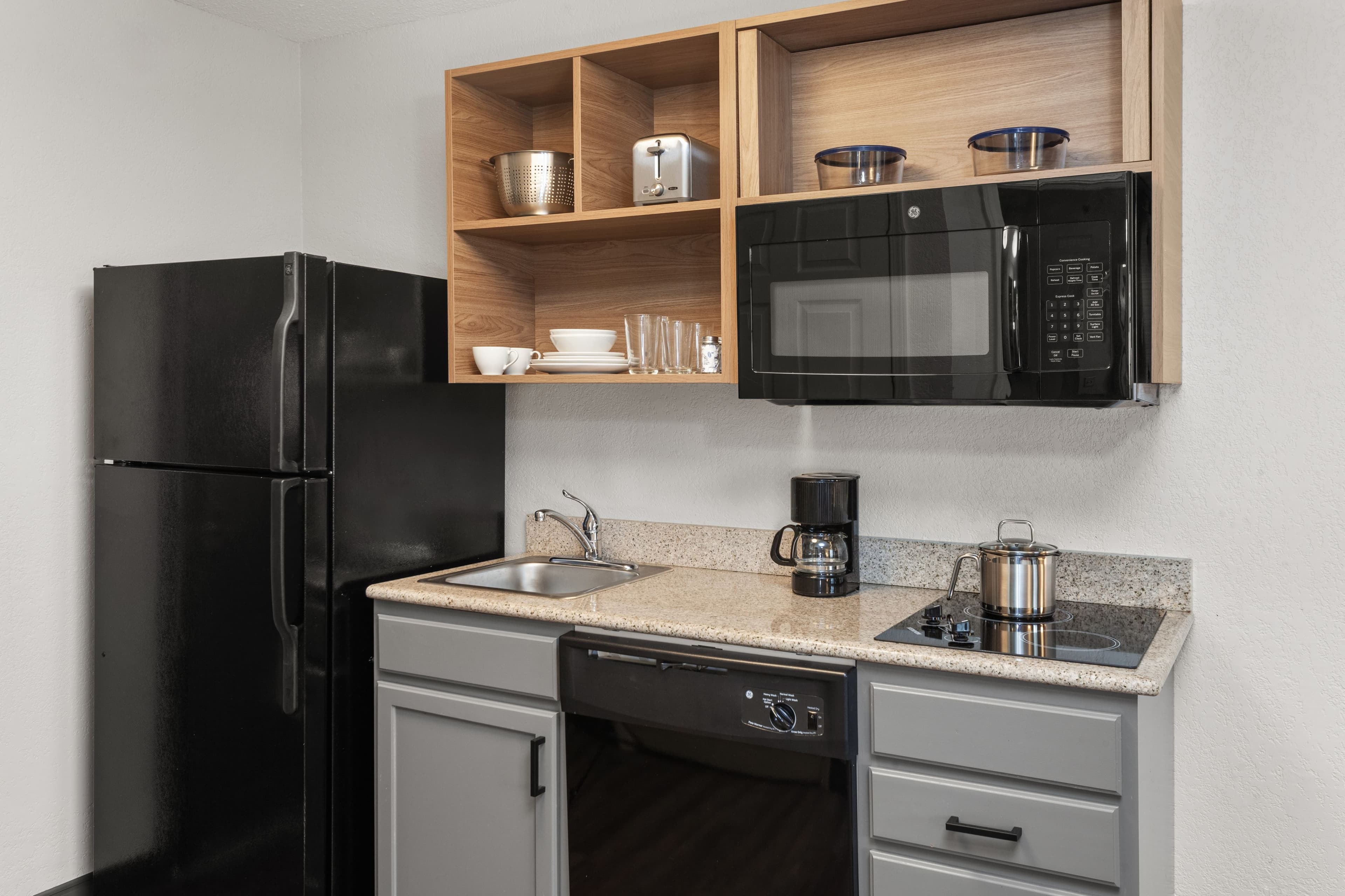 Candlewood Suites Elgin NW-Chicago - Image 3