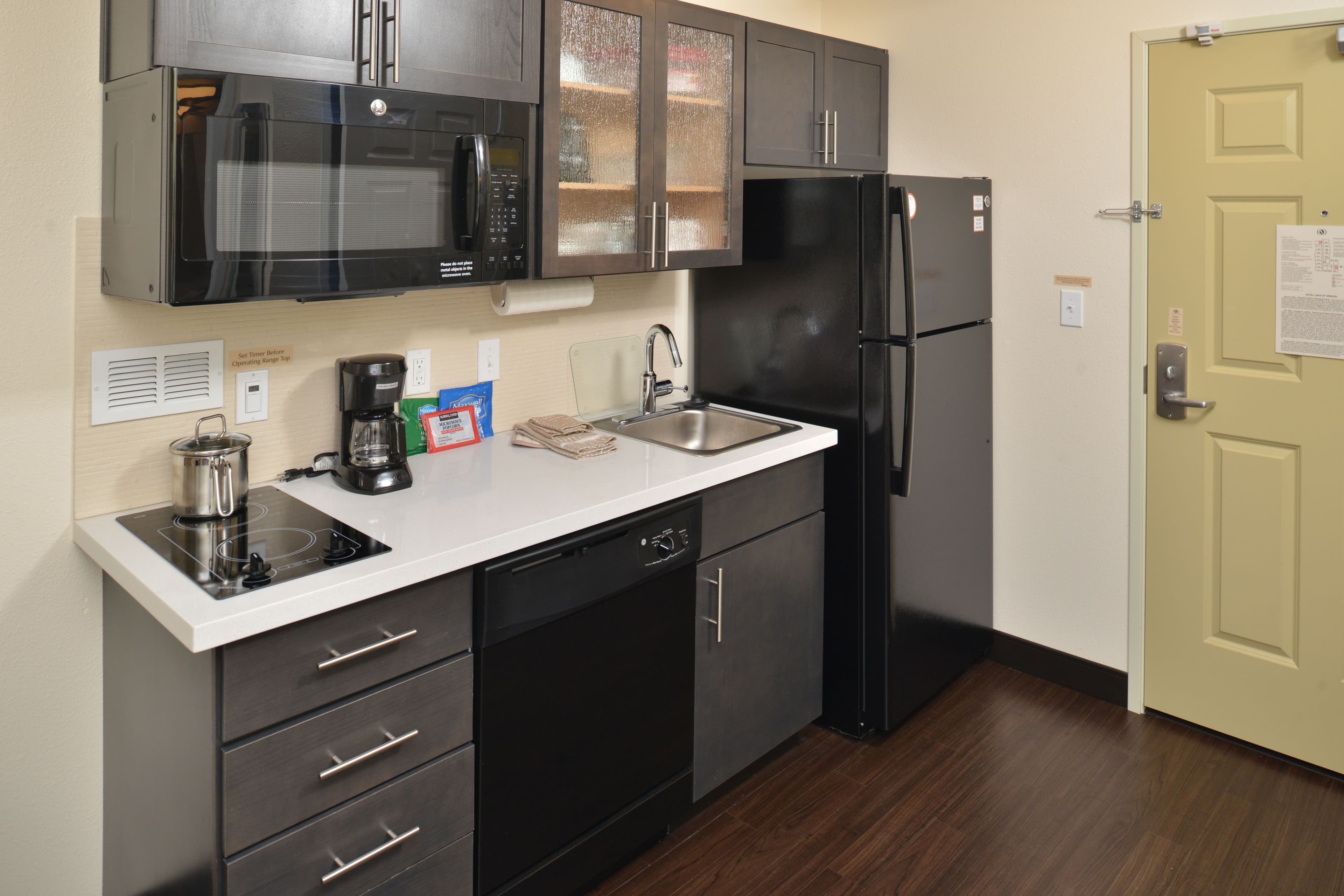 Candlewood Suites Eugene Springfield - Image 5