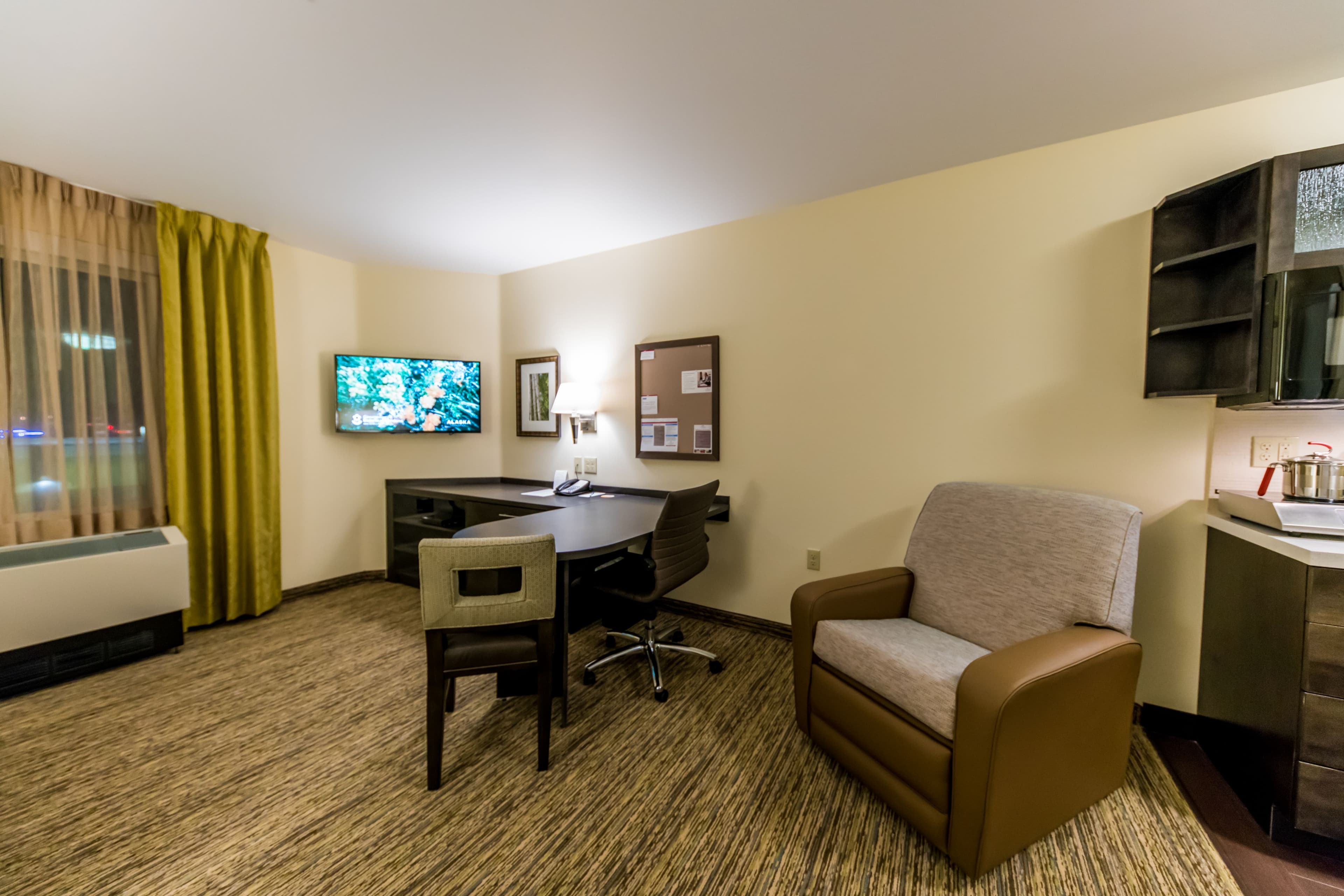 Candlewood Suites Fairbanks - Image 4