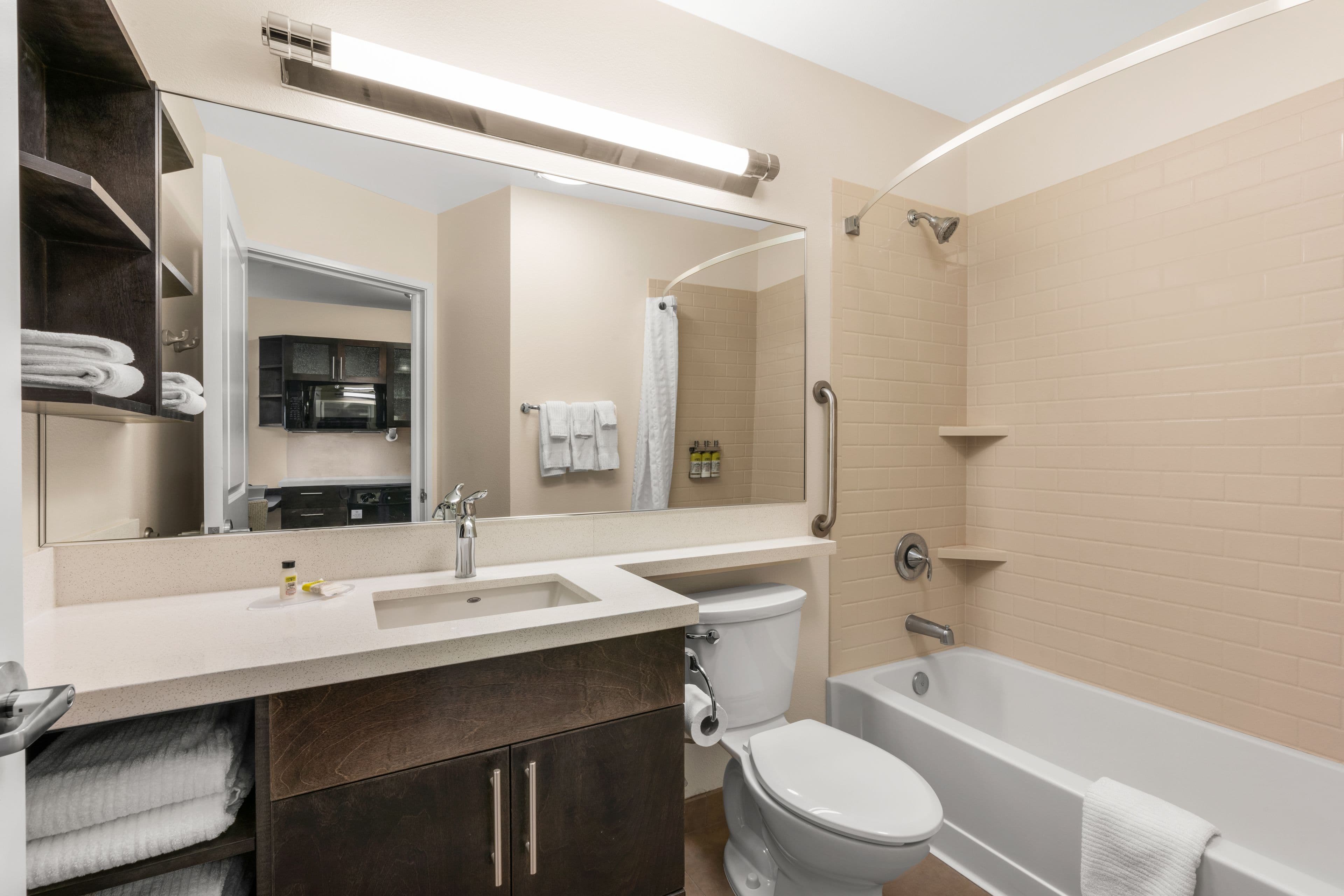 Candlewood Suites Fairbanks - Image 5