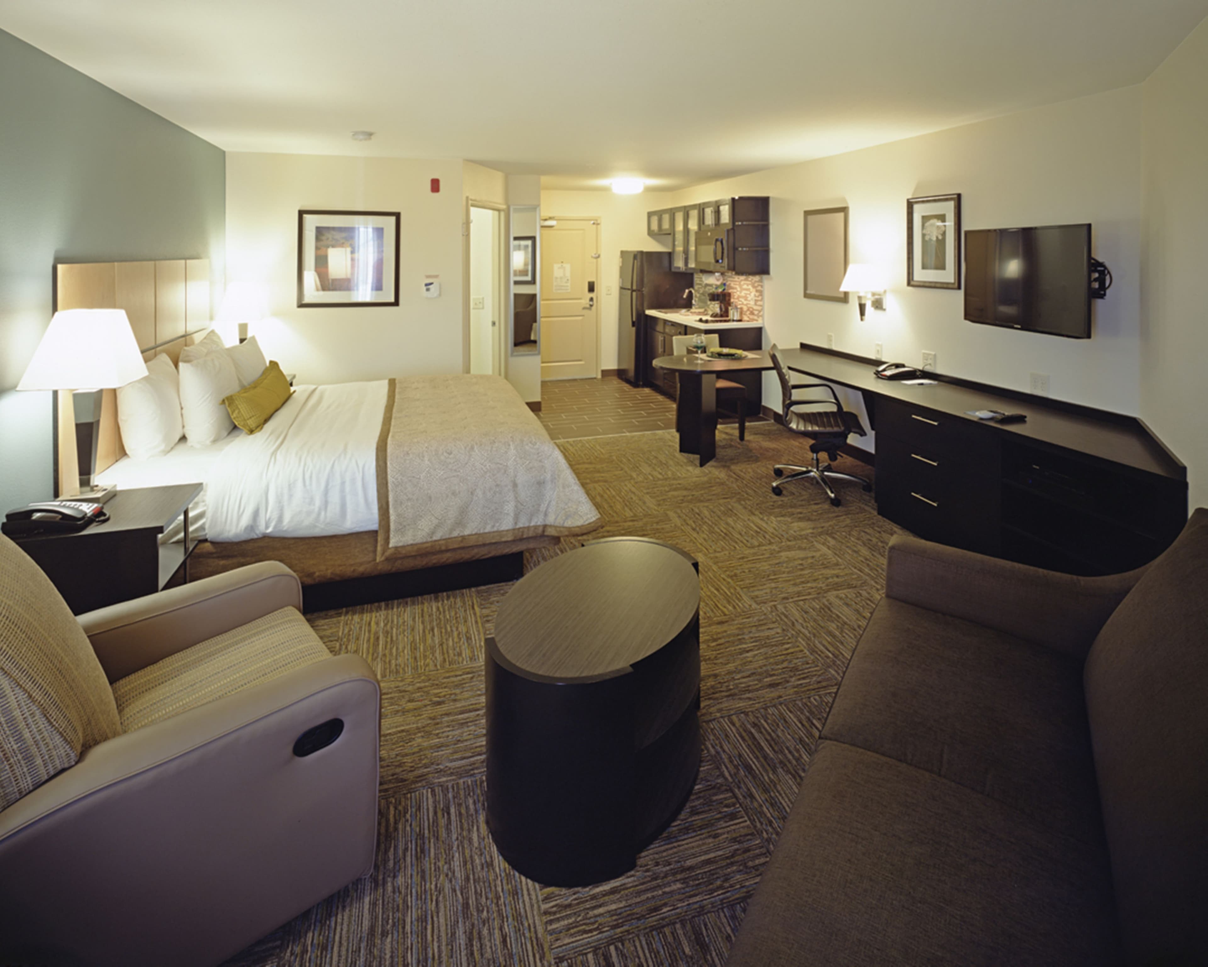 Candlewood Suites Fort Collins - Image 4