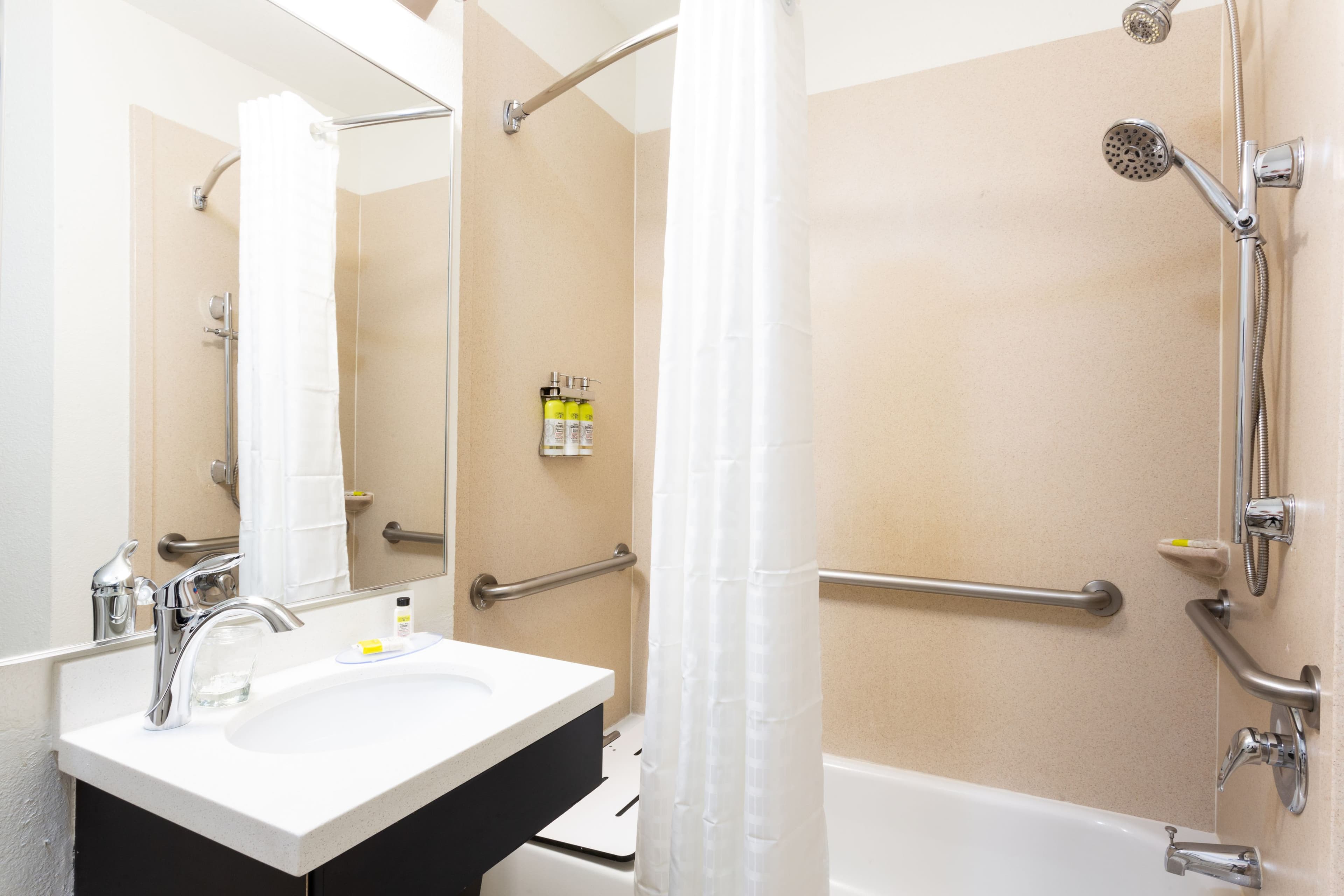 Candlewood Suites Ft. Lauderdale Airport/Cruise — 9