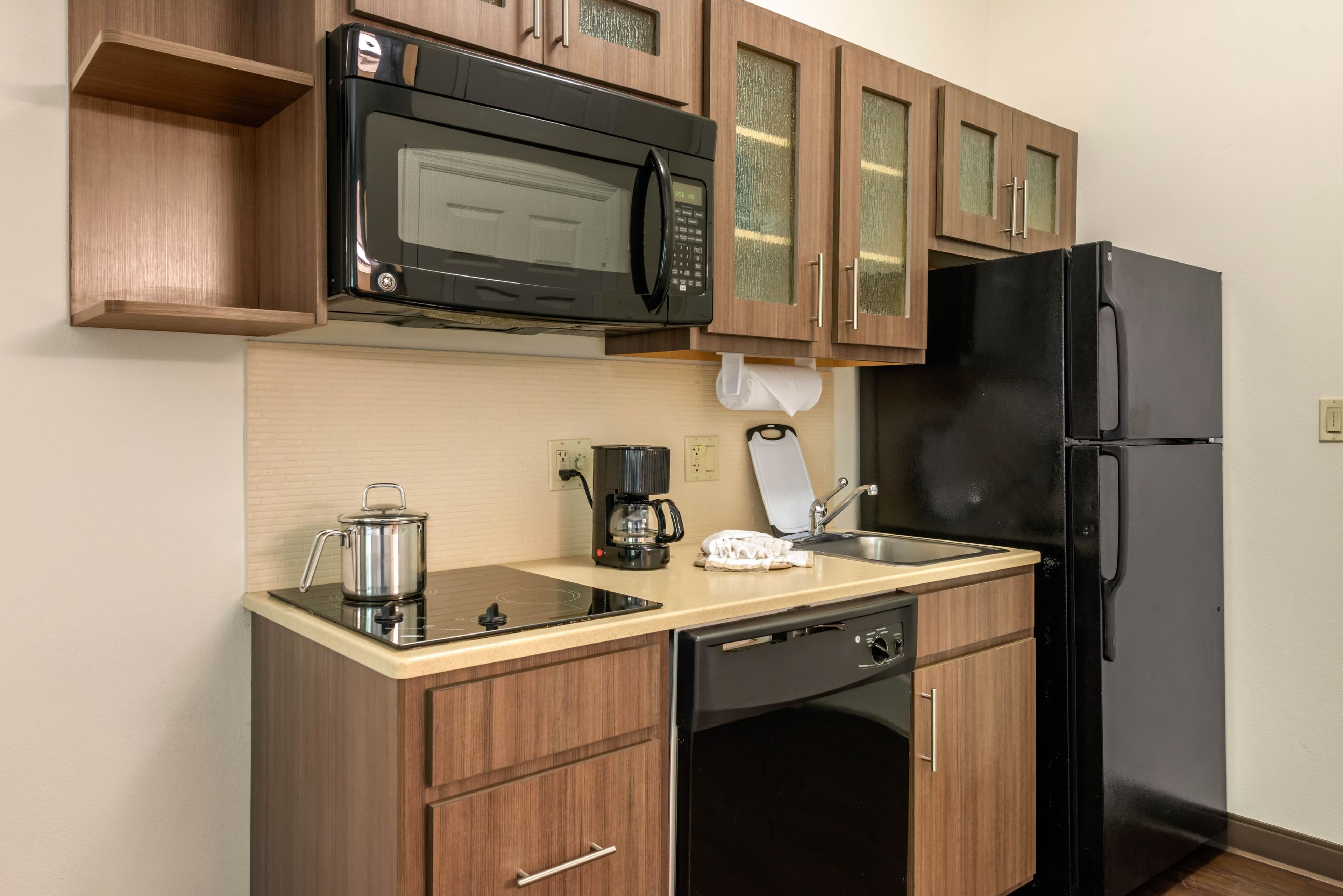 Candlewood Suites Fort Myers-Sanibel Gateway - Image 3