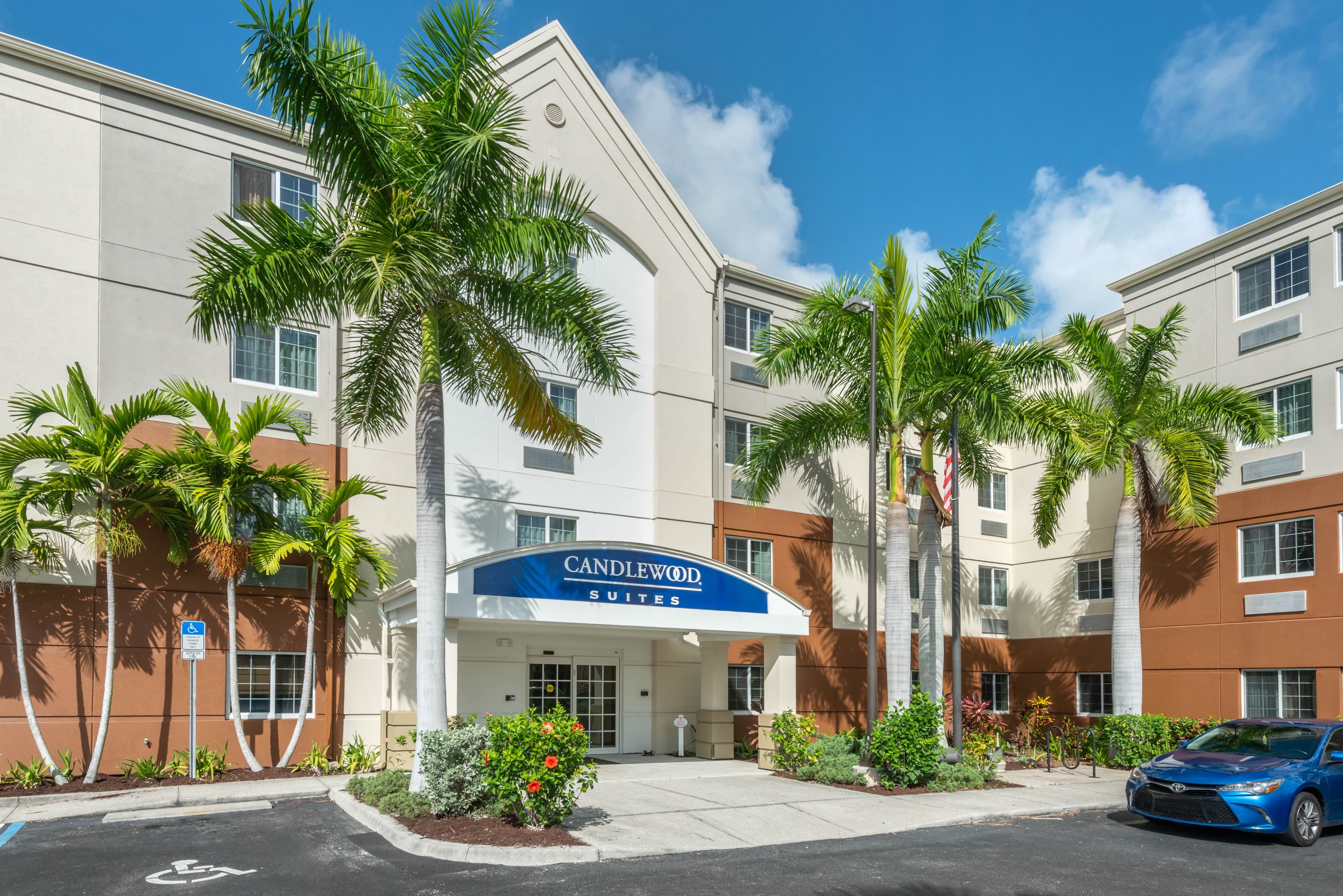 Candlewood Suites Fort Myers-Sanibel Gateway - Image 1