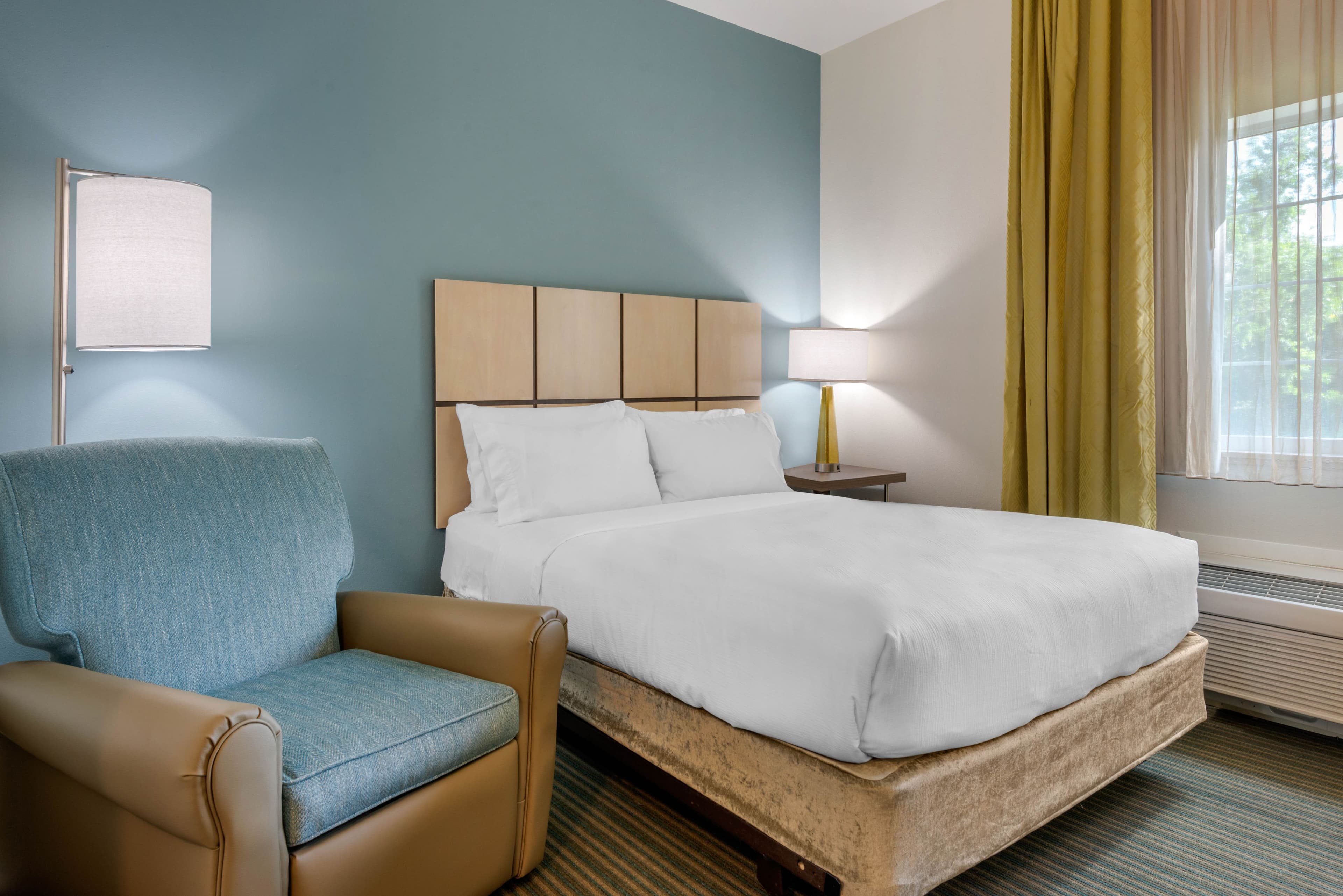 Candlewood Suites Fort Myers-Sanibel Gateway - Image 5