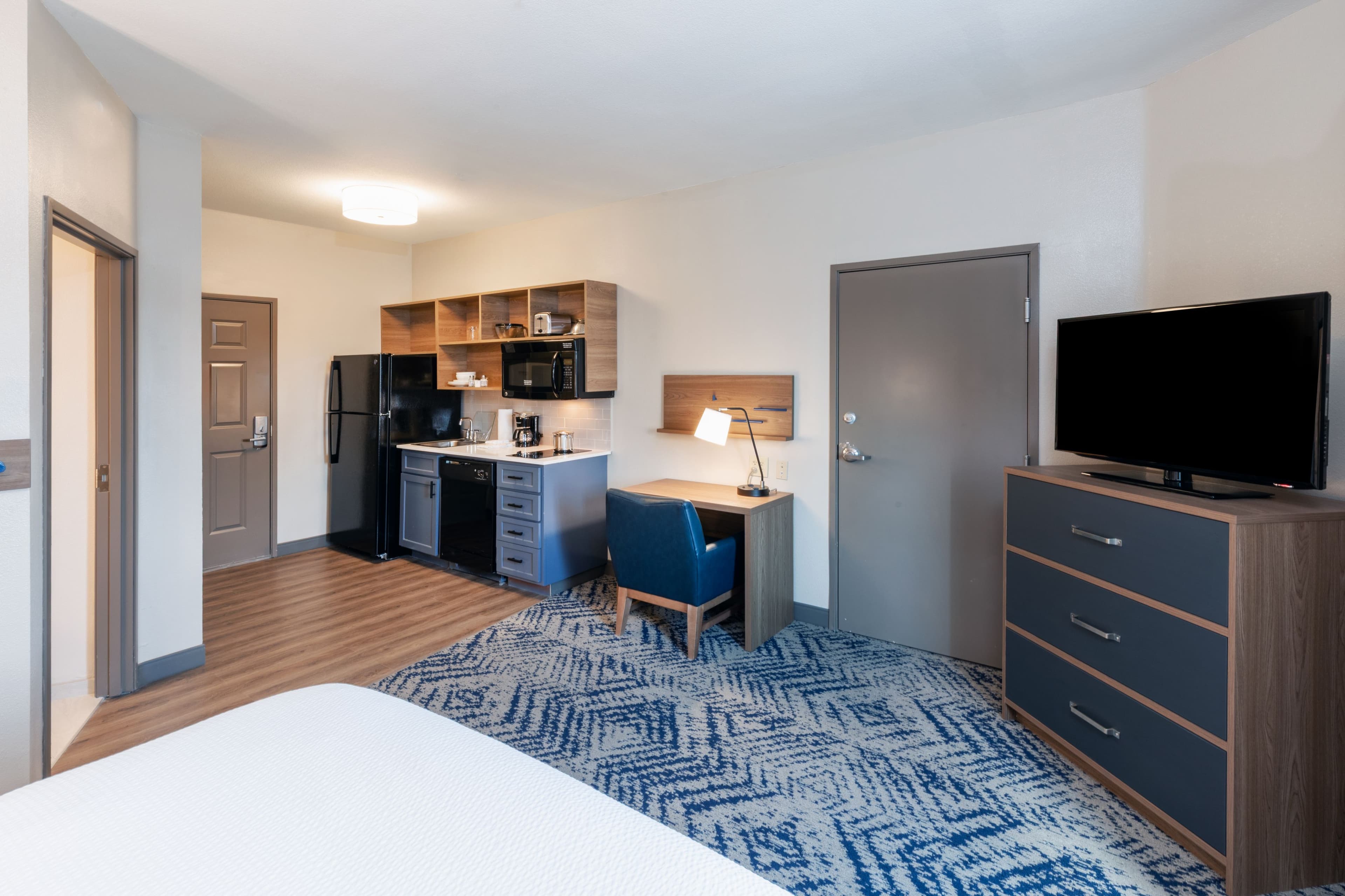 Candlewood Suites Georgetown - Image 4