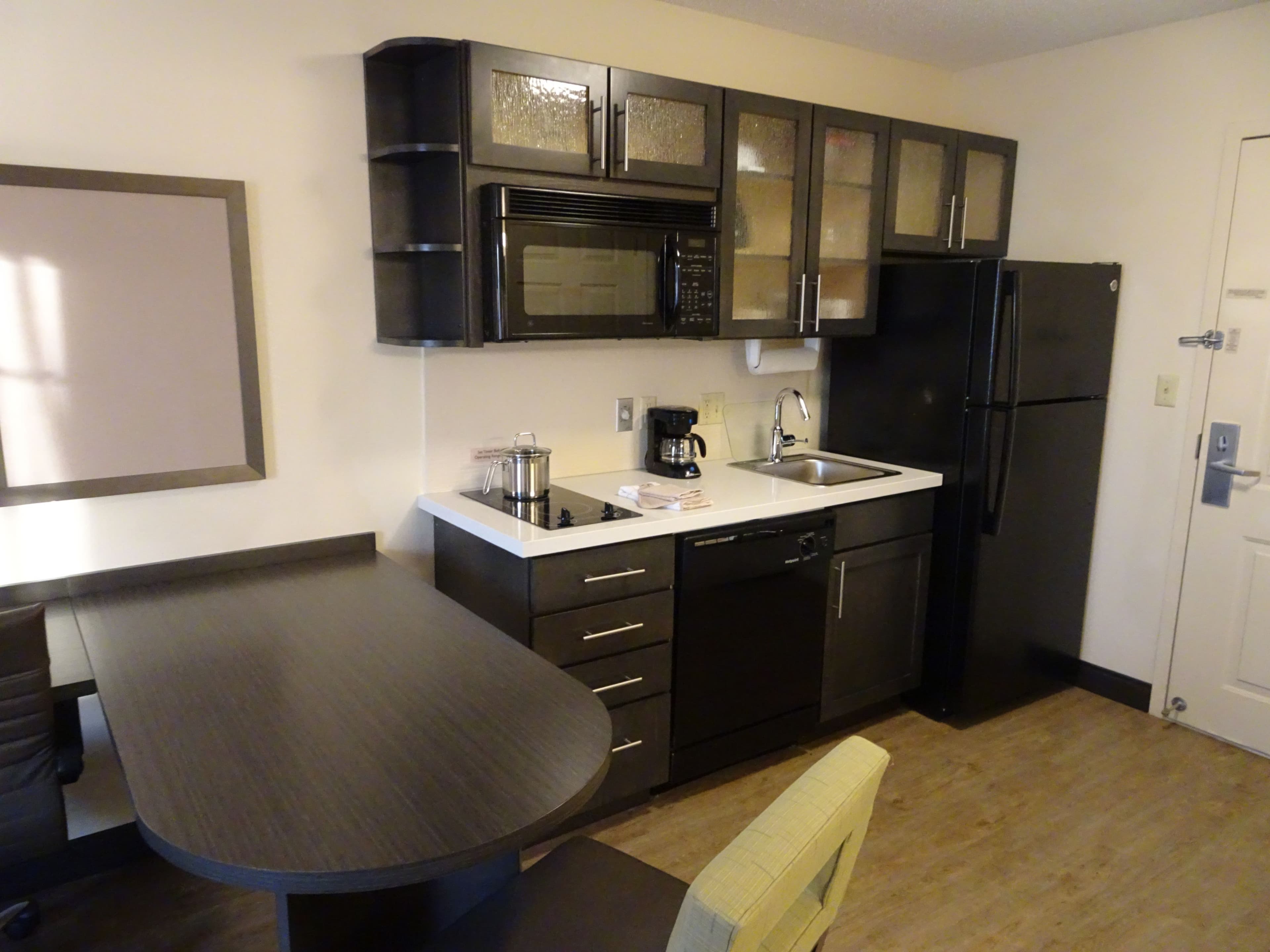 1 Queen Bed Studio Suite - Image 7